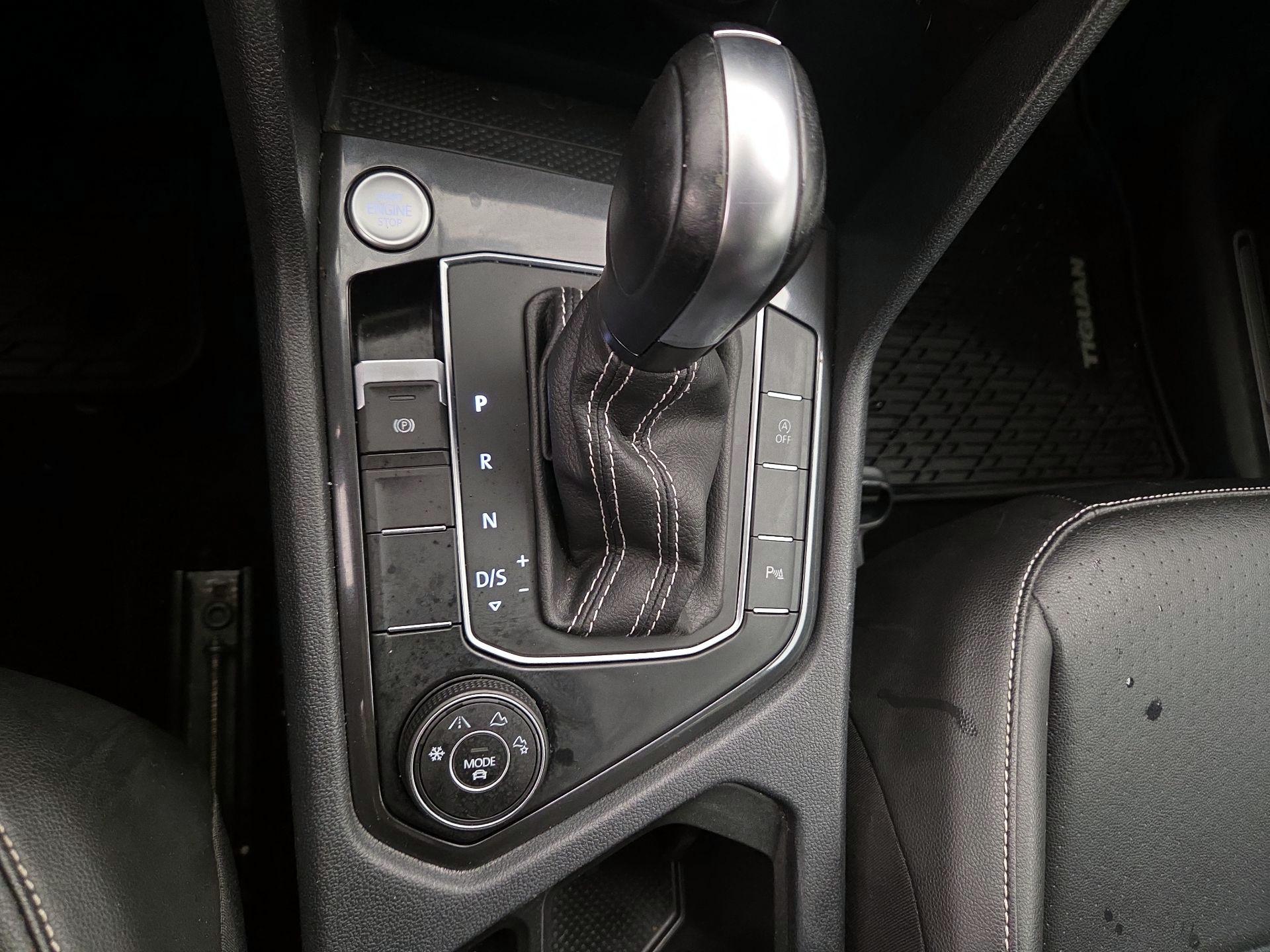 Thumbnail: 2021 Volkswagen Tiguan - 17