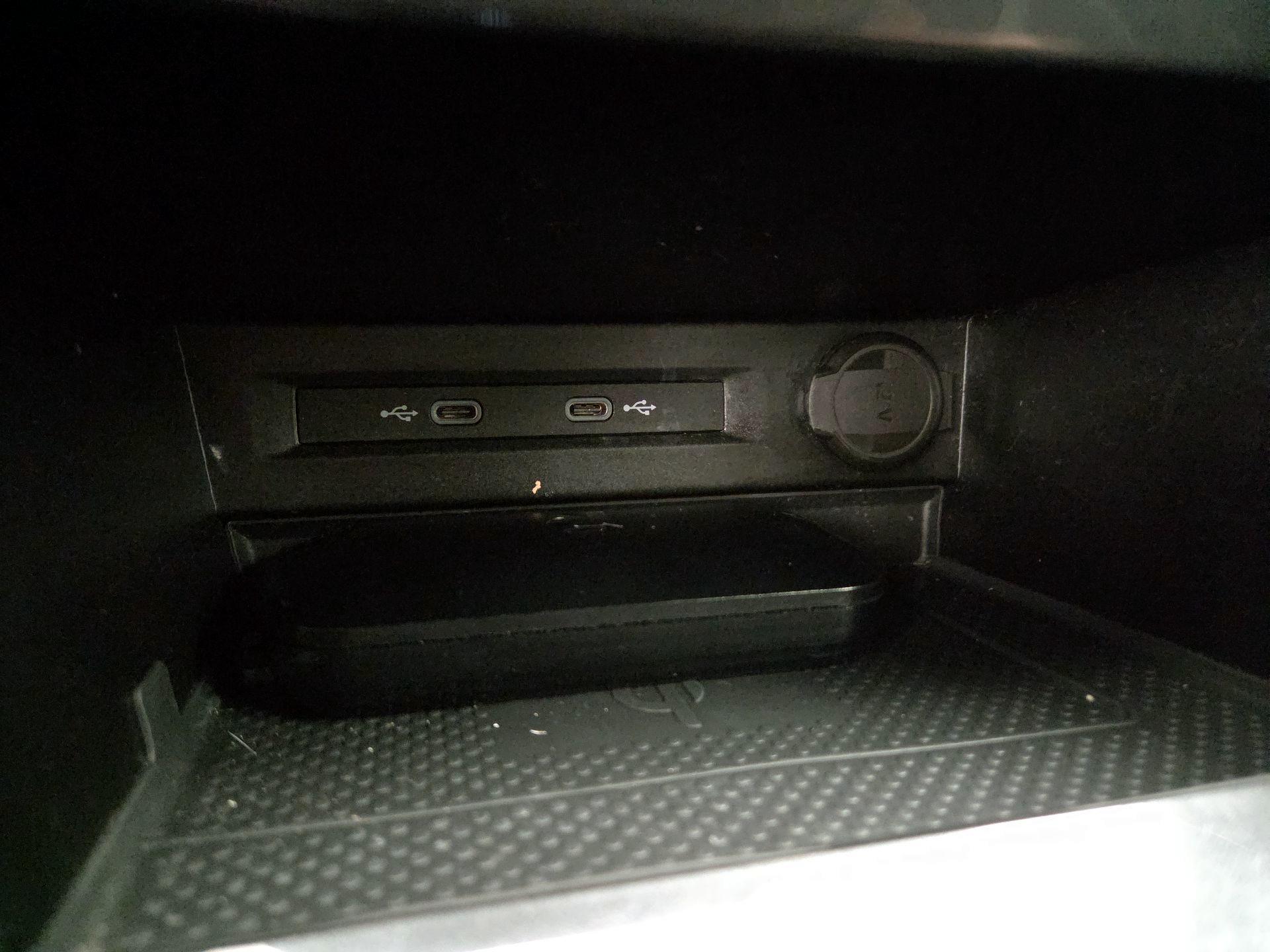 Thumbnail: 2021 Volkswagen Tiguan - 18