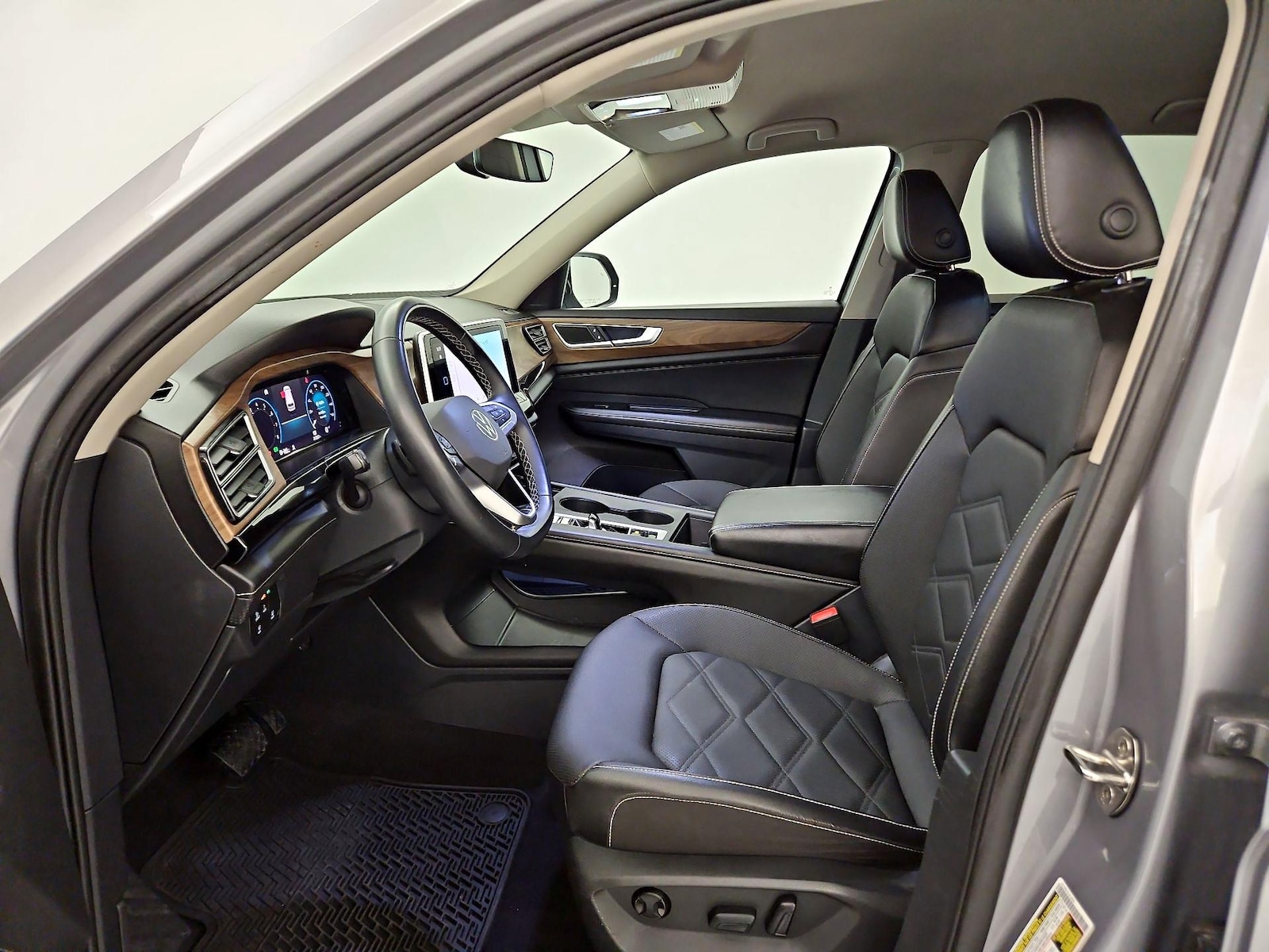 2024 Volkswagen Atlas SE - Photo 12