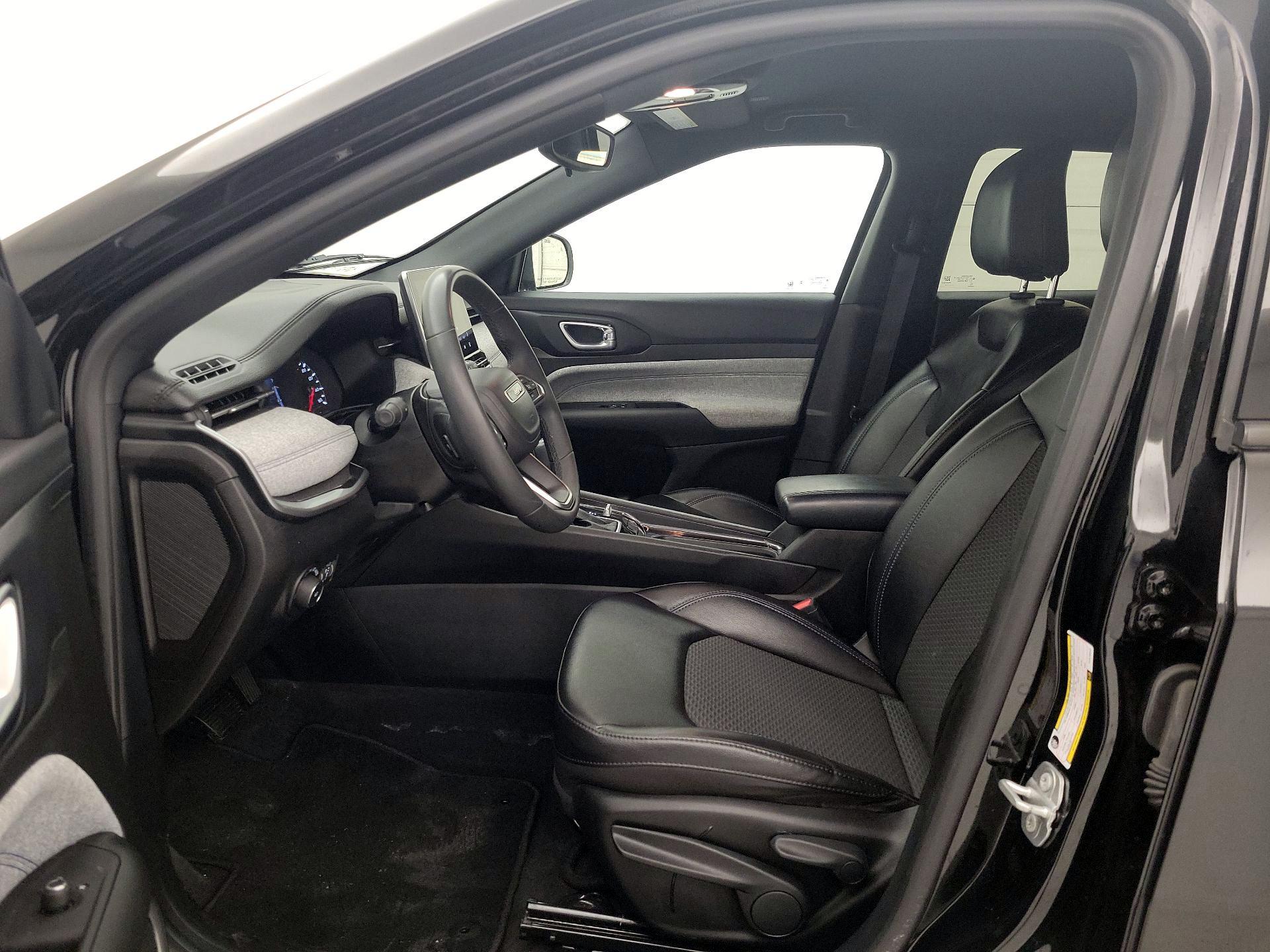 Thumbnail: 2023 Jeep Compass - 11