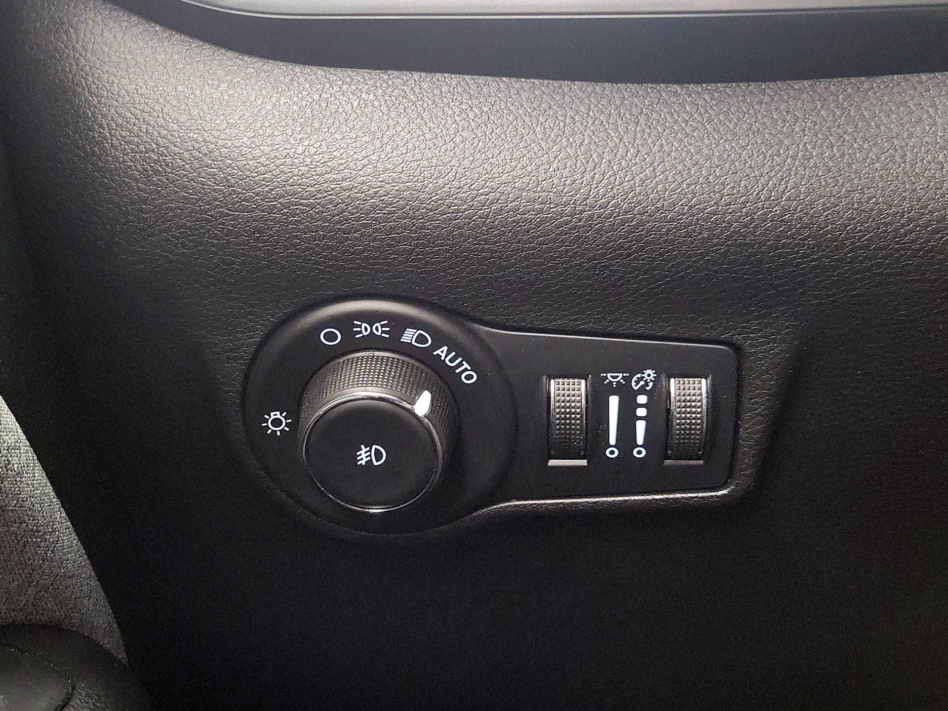 Thumbnail: 2023 Jeep Compass - 13