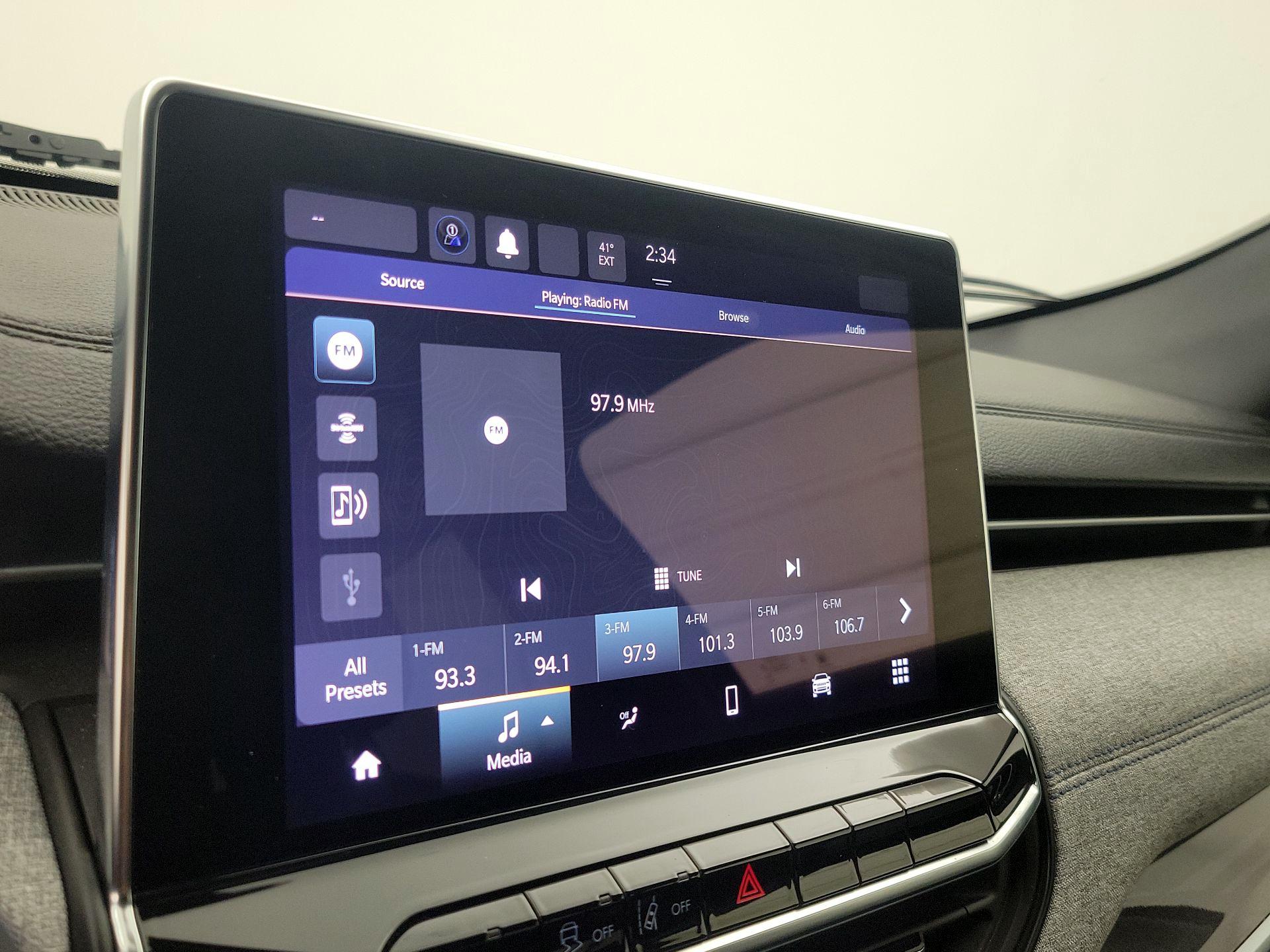 Thumbnail: 2023 Jeep Compass - 15