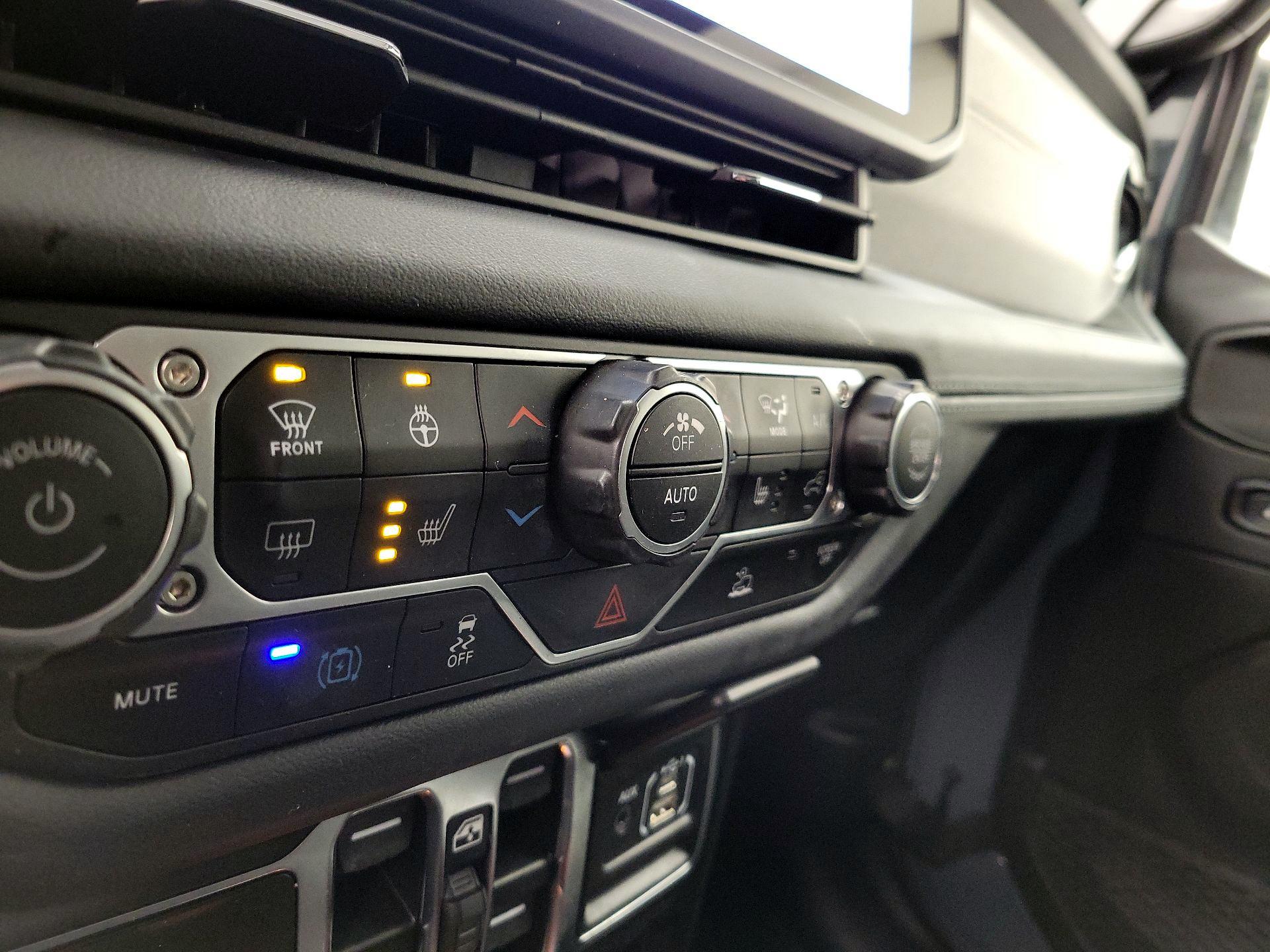 Thumbnail: 2024 Jeep Wrangler - 17