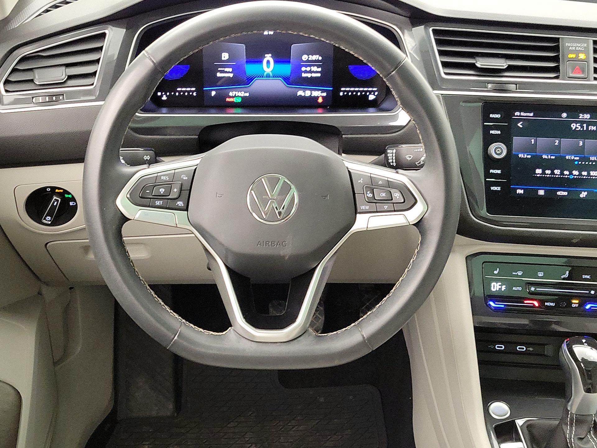 Thumbnail: 2022 Volkswagen Tiguan - 10