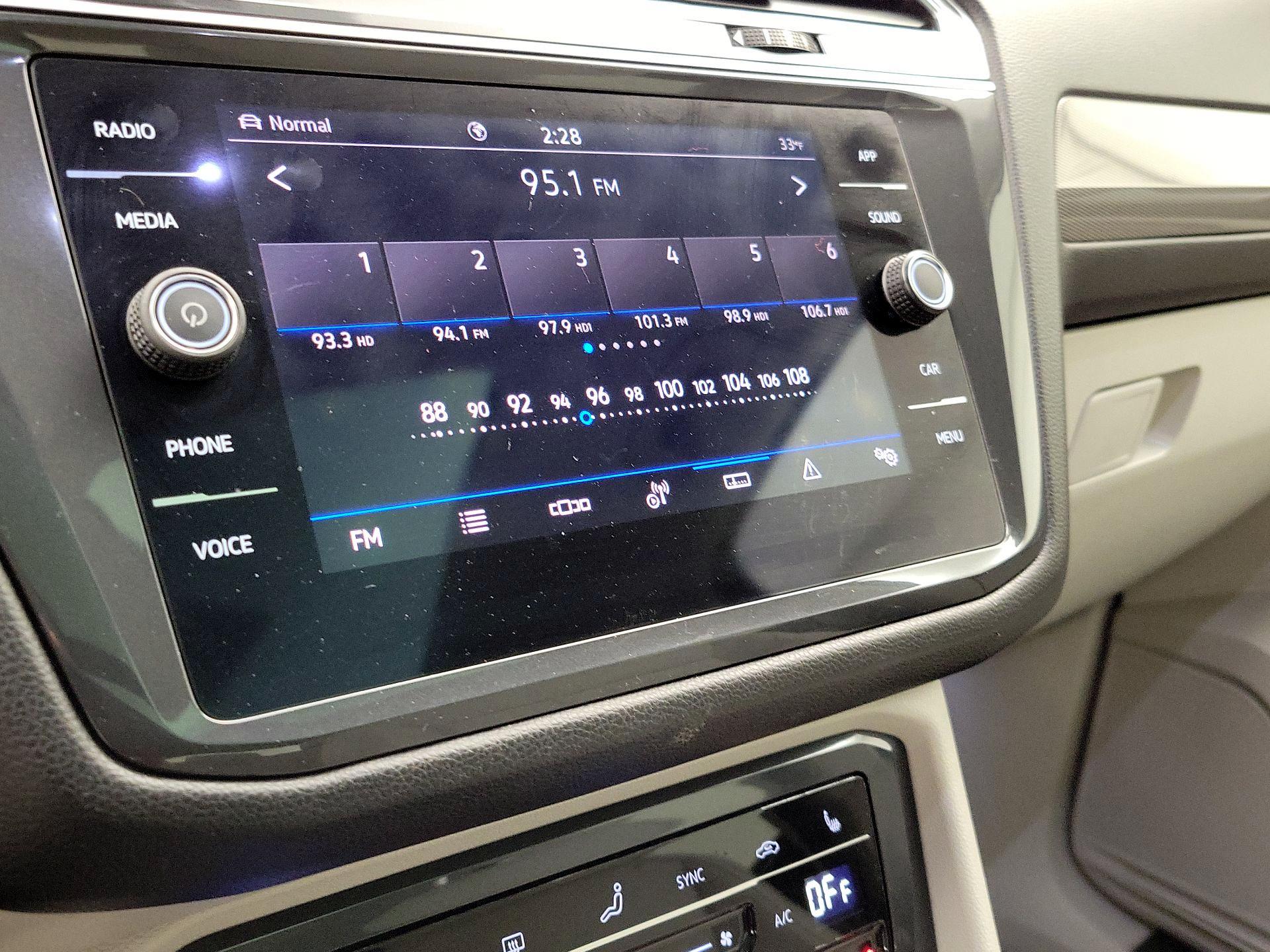 Thumbnail: 2022 Volkswagen Tiguan - 15