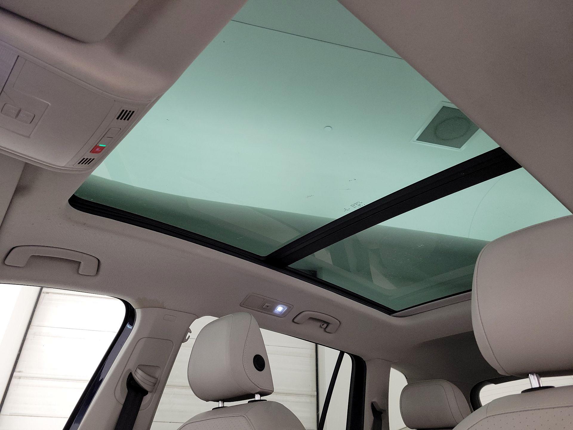 Thumbnail: 2022 Volkswagen Tiguan - 19