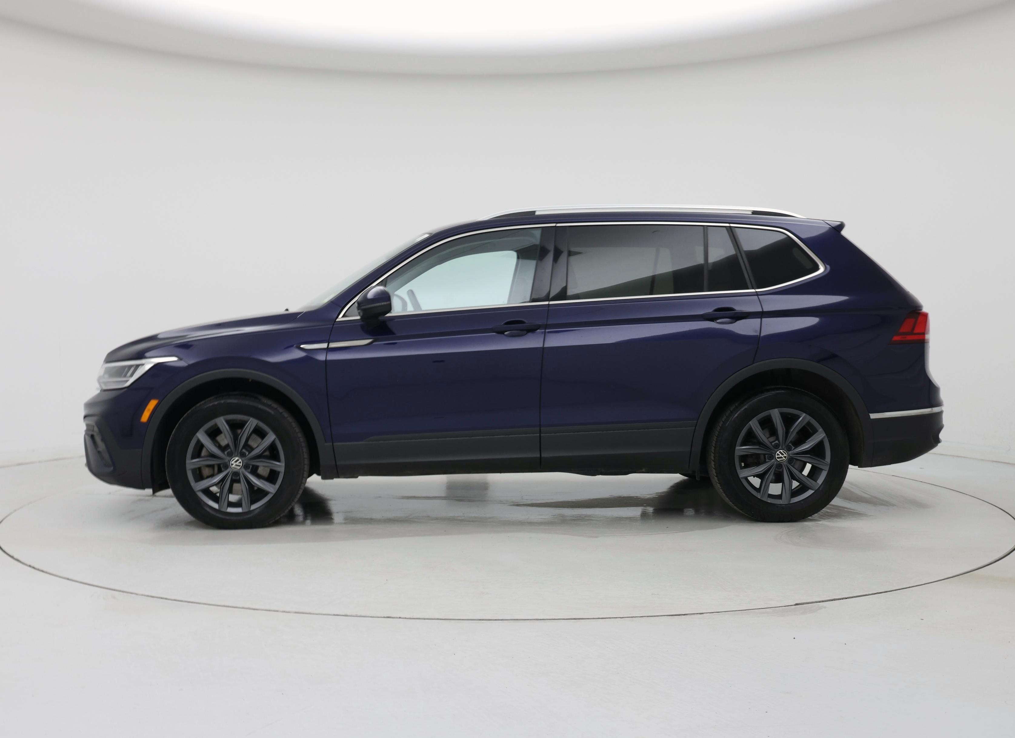 Thumbnail: 2022 Volkswagen Tiguan - 3