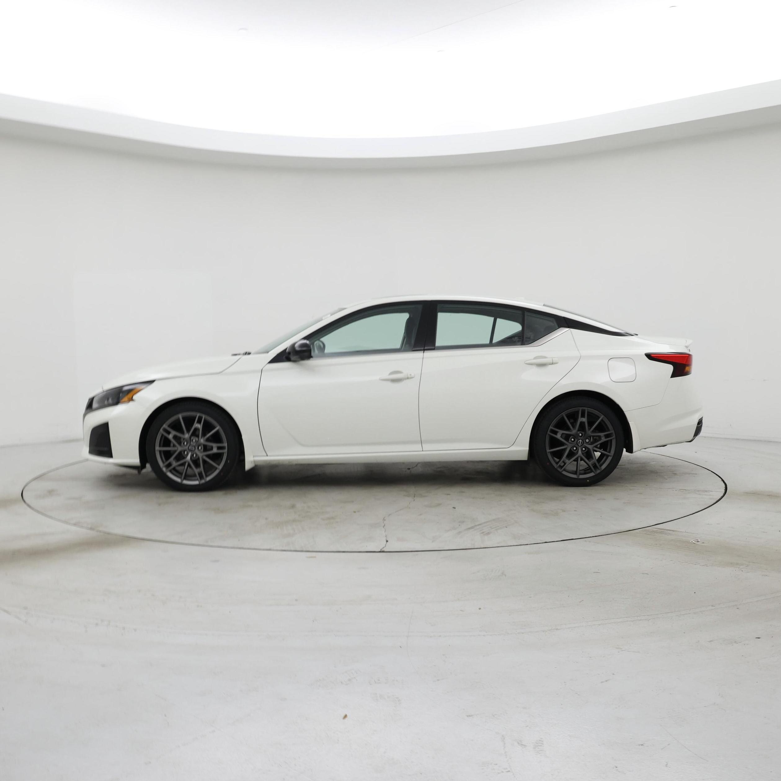 Thumbnail: 2023 Nissan Altima - 3