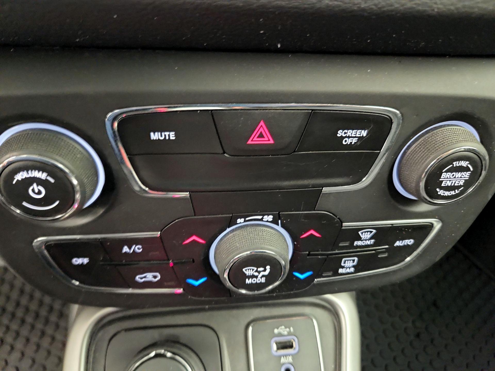 Thumbnail: 2020 Jeep Compass - 16