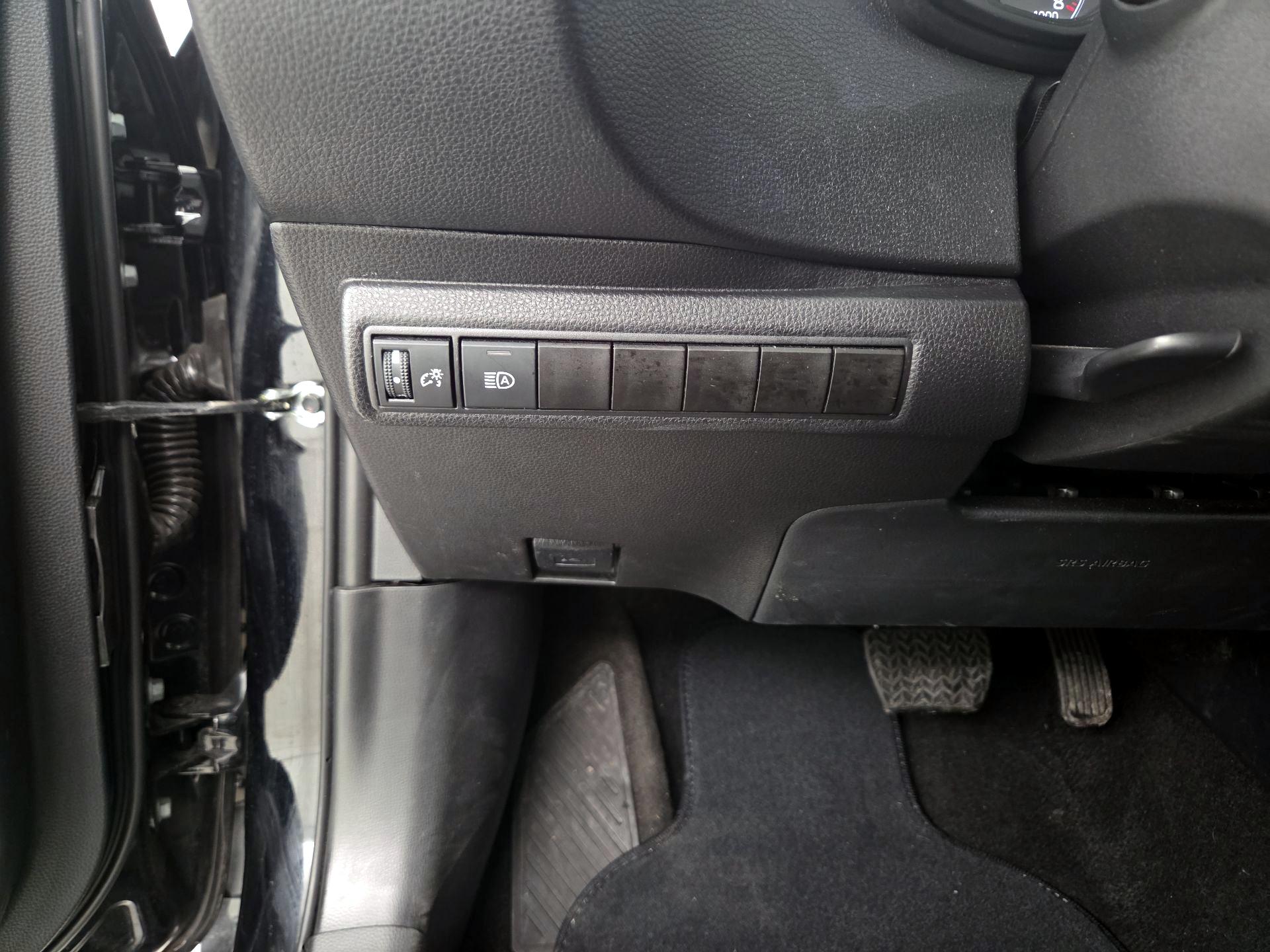 Thumbnail: 2025 Toyota Corolla - 13