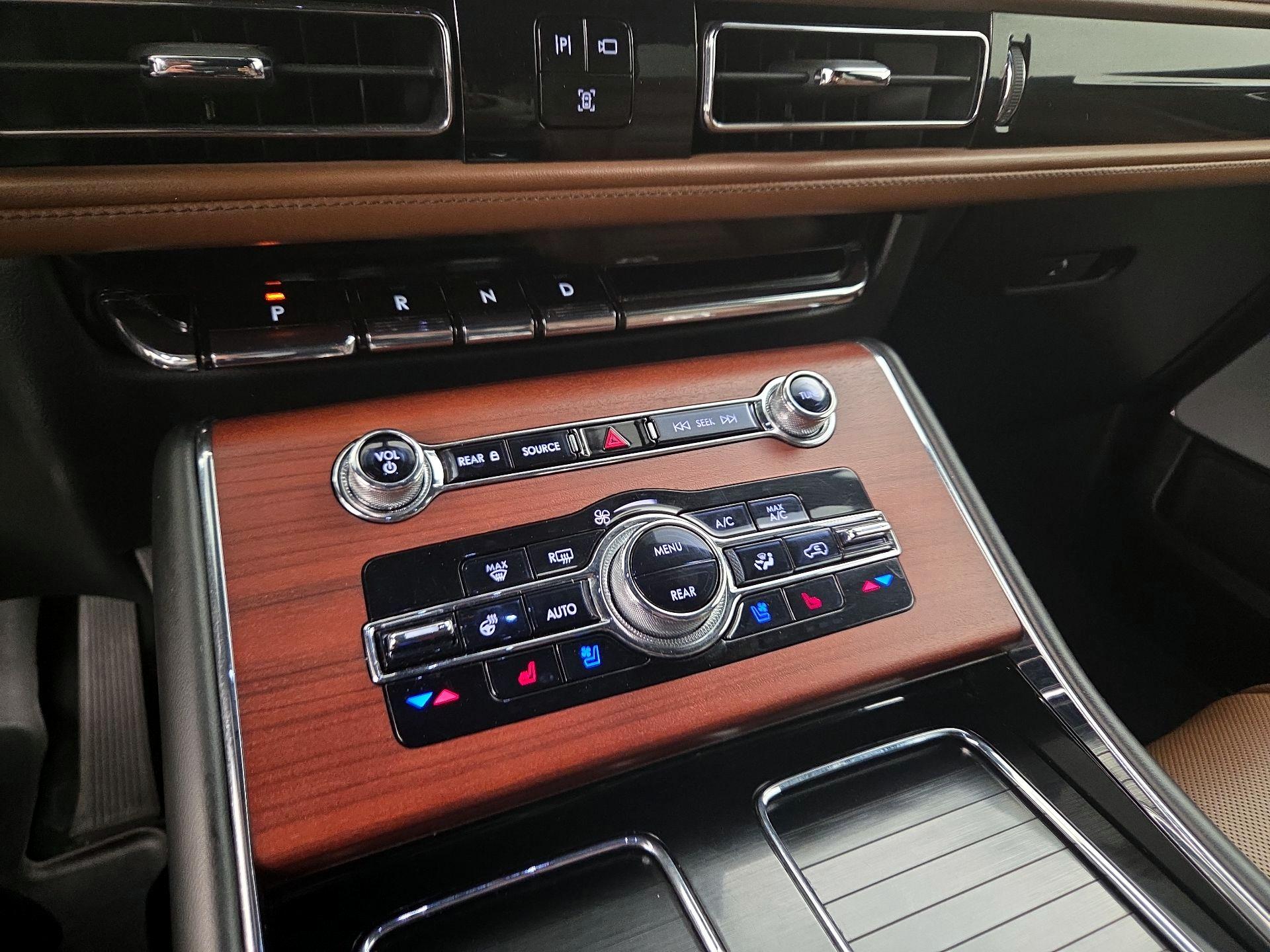 Thumbnail: 2022 Lincoln Aviator - 17