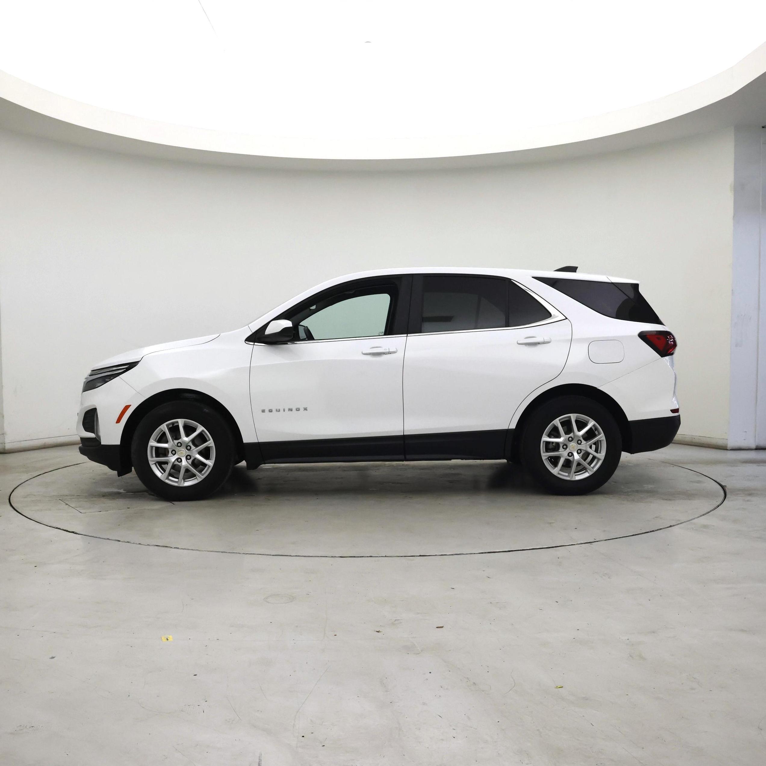 Thumbnail: 2022 Chevrolet Equinox - 3