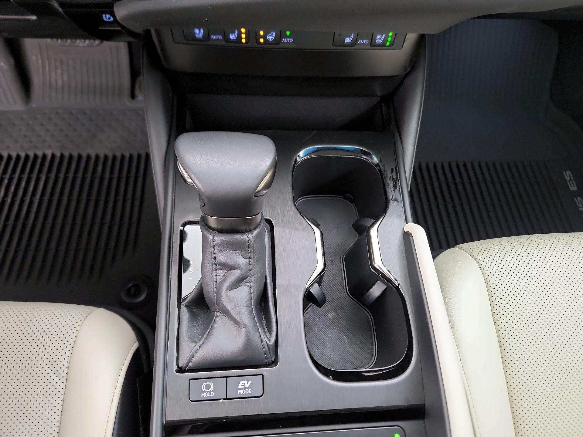 Thumbnail: 2023 Lexus ES - 17