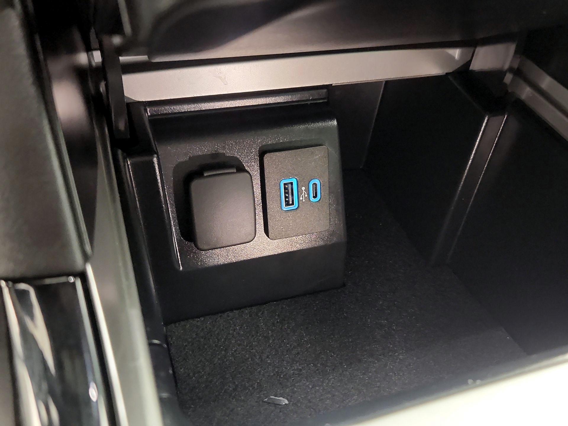 Thumbnail: 2022 Ford Explorer - 18