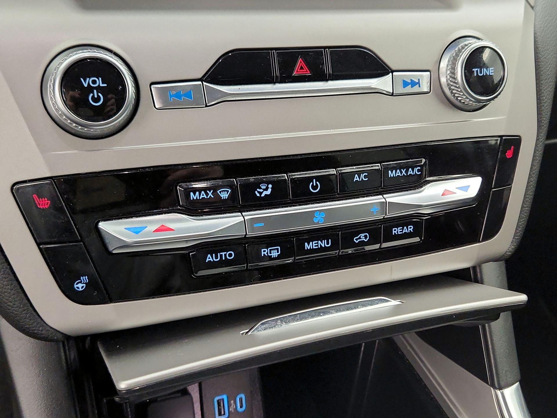 Thumbnail: 2022 Ford Explorer - 16