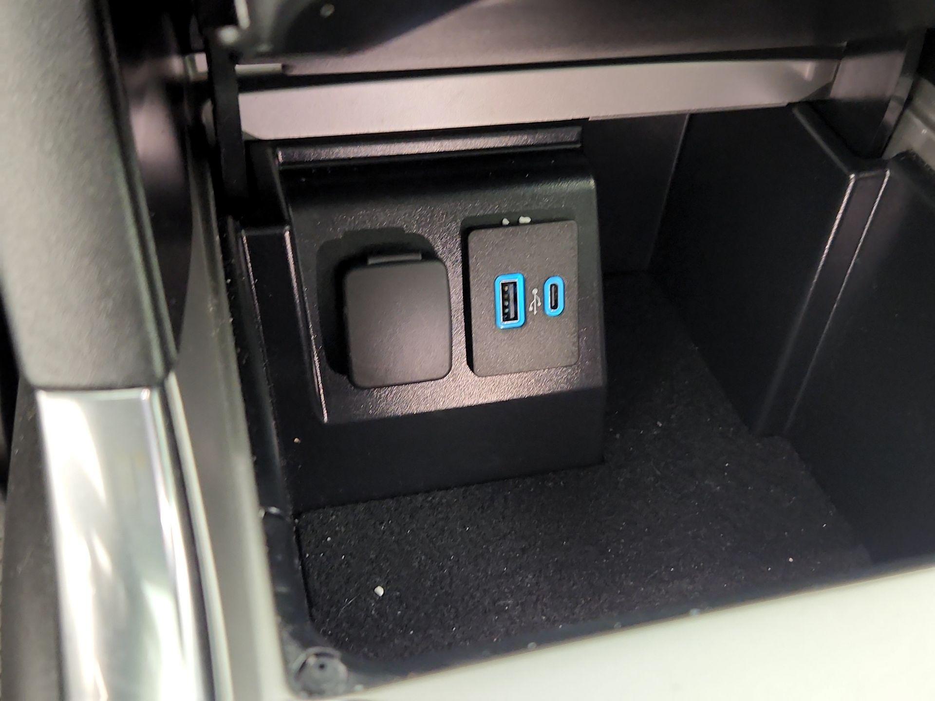 Thumbnail: 2022 Ford Explorer - 18