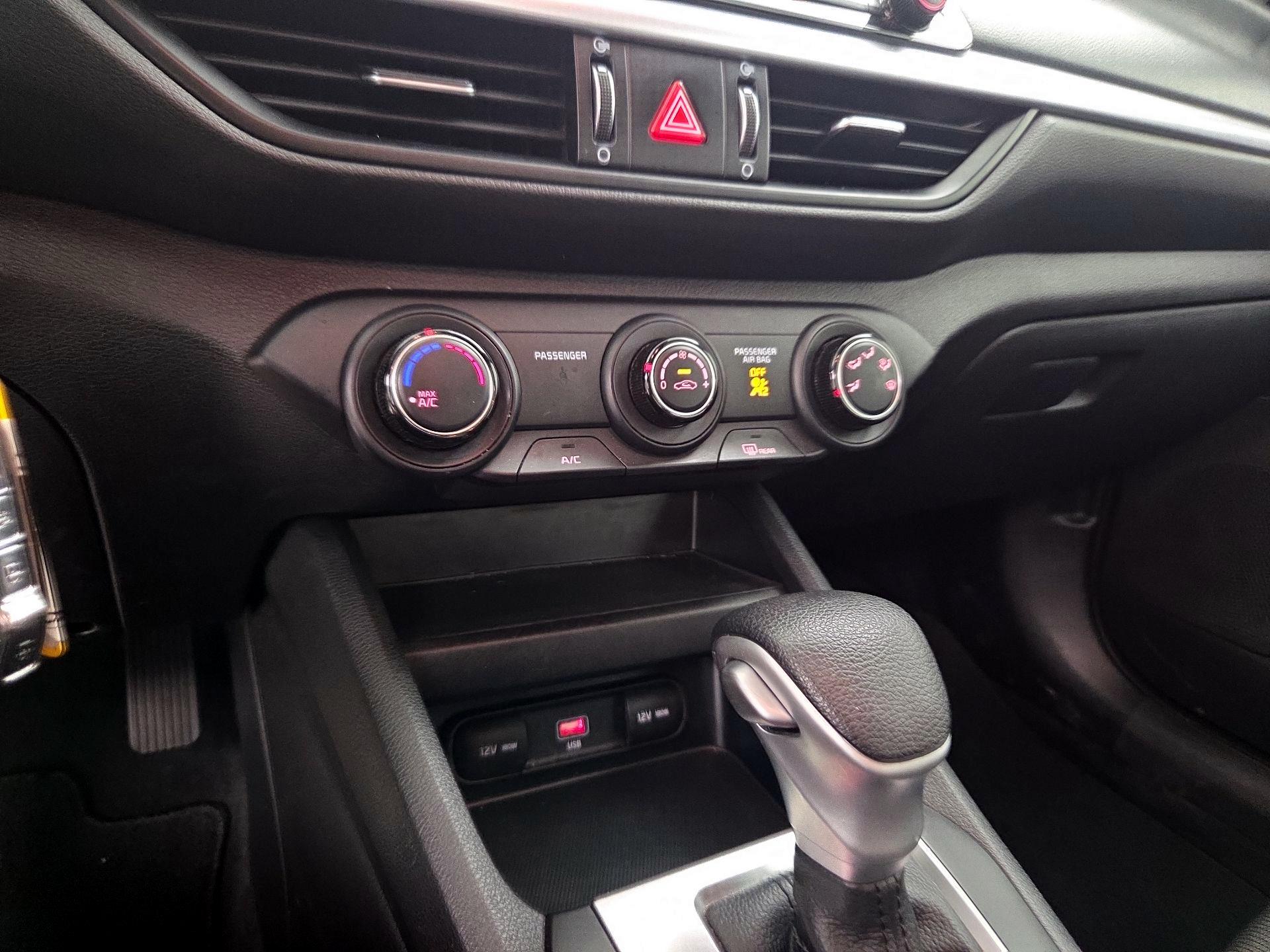 Thumbnail: 2022 Kia Forte - 16