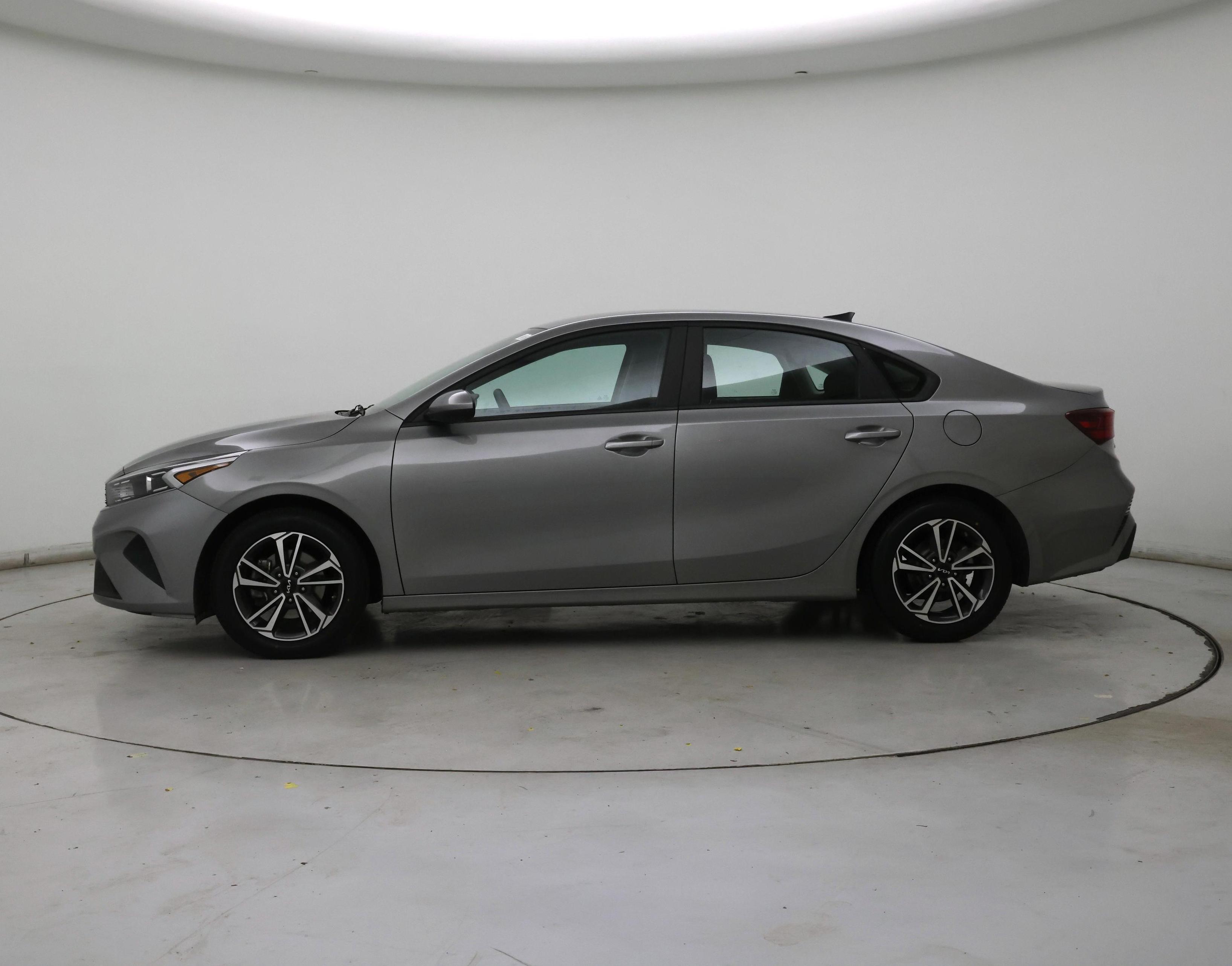 Thumbnail: 2022 Kia Forte - 3