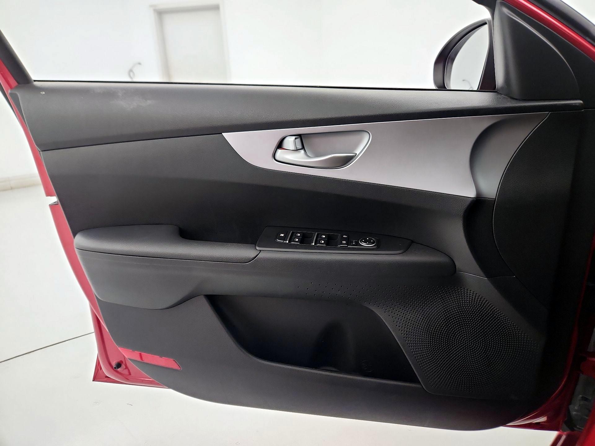 Thumbnail: 2022 Kia Forte - 12