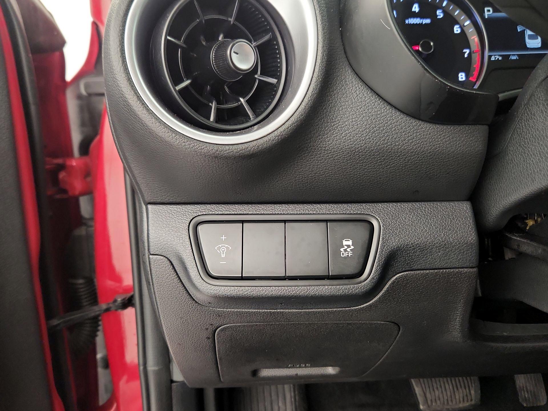 Thumbnail: 2022 Kia Forte - 13