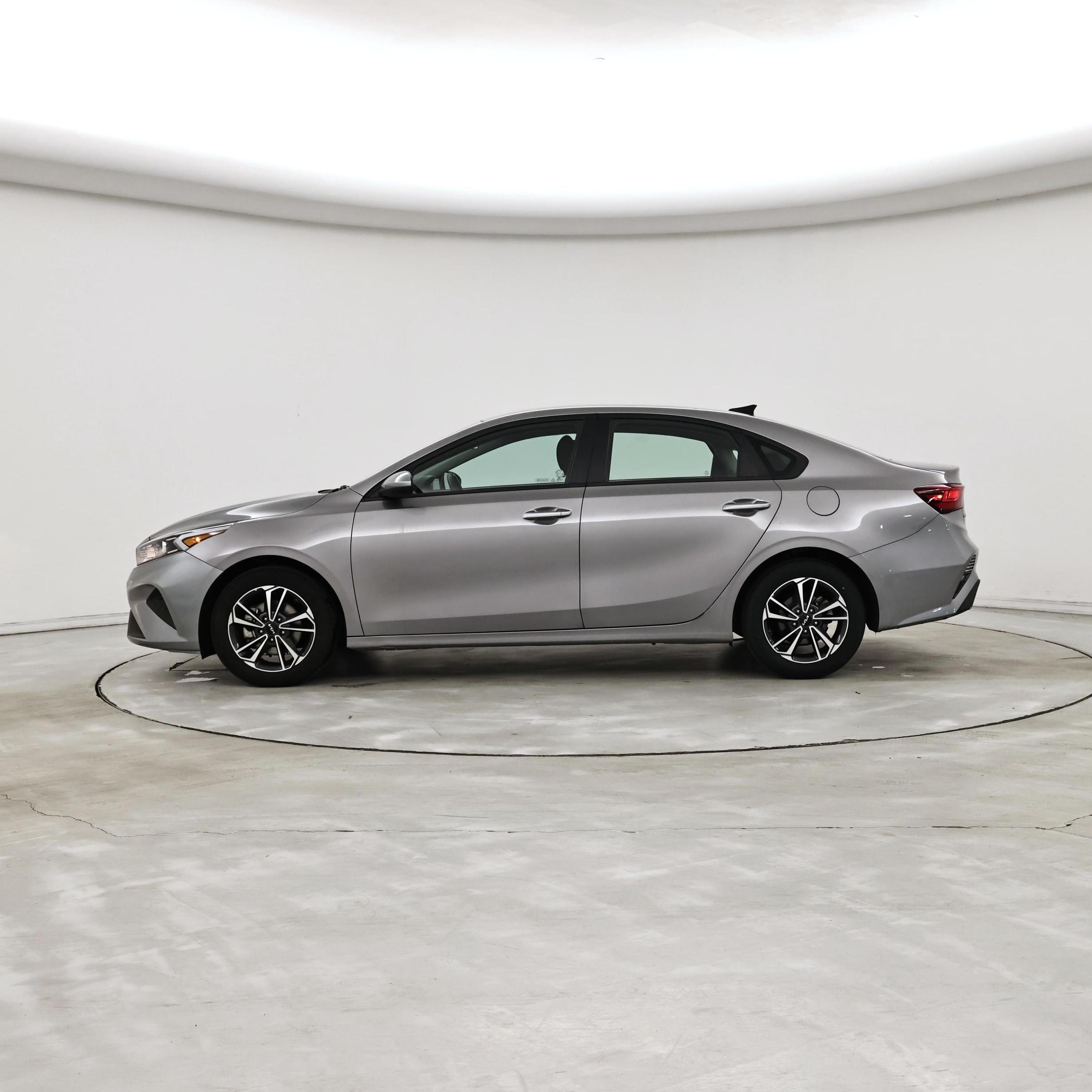 Thumbnail: 2024 Kia Forte - 3