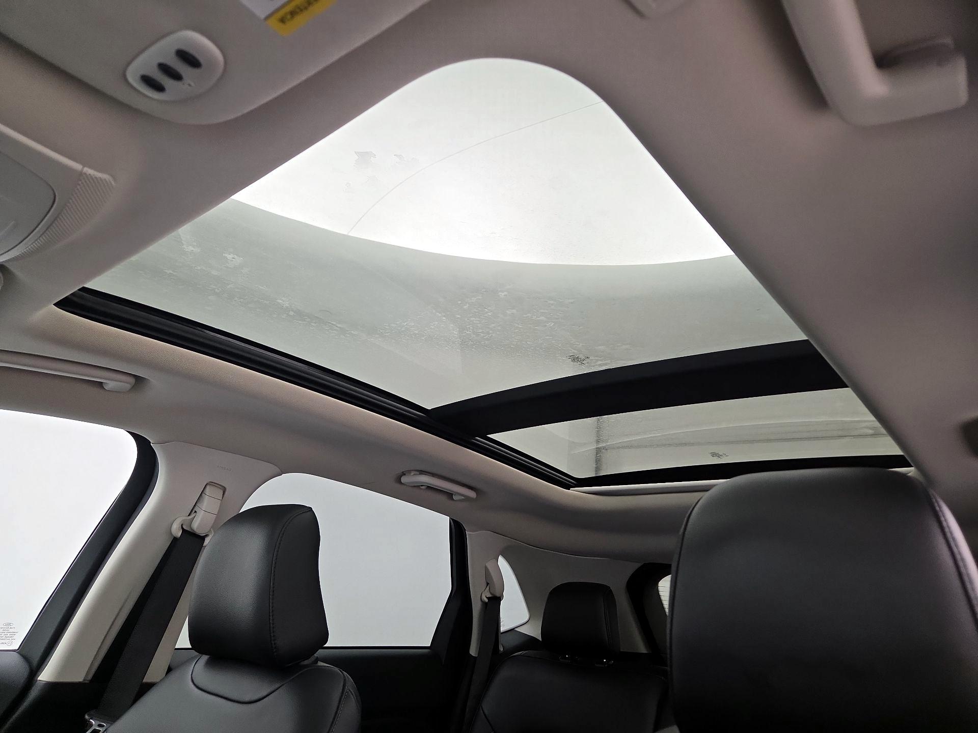 Thumbnail: 2022 Ford Edge - 19