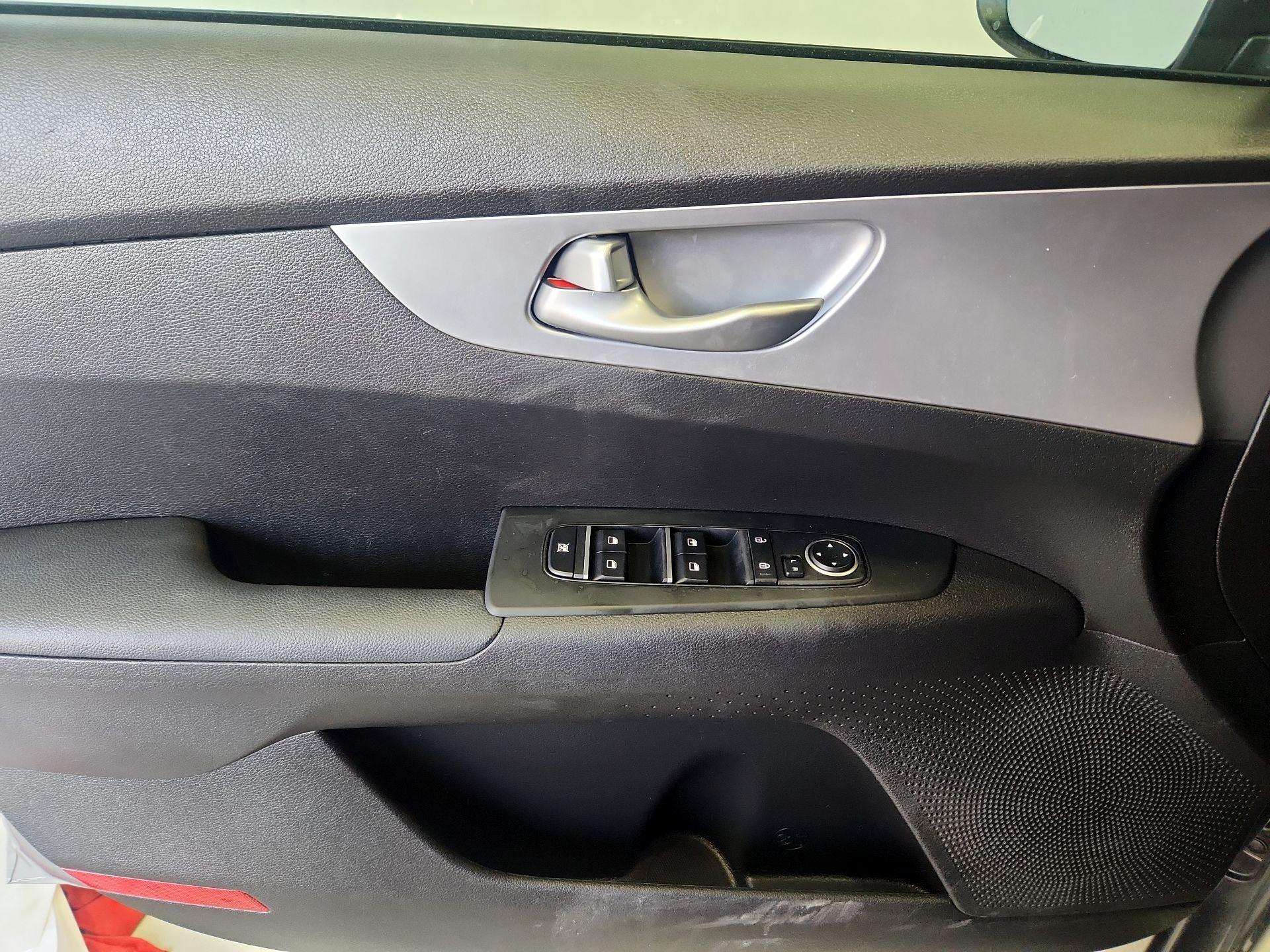 Thumbnail: 2023 Kia Forte - 12