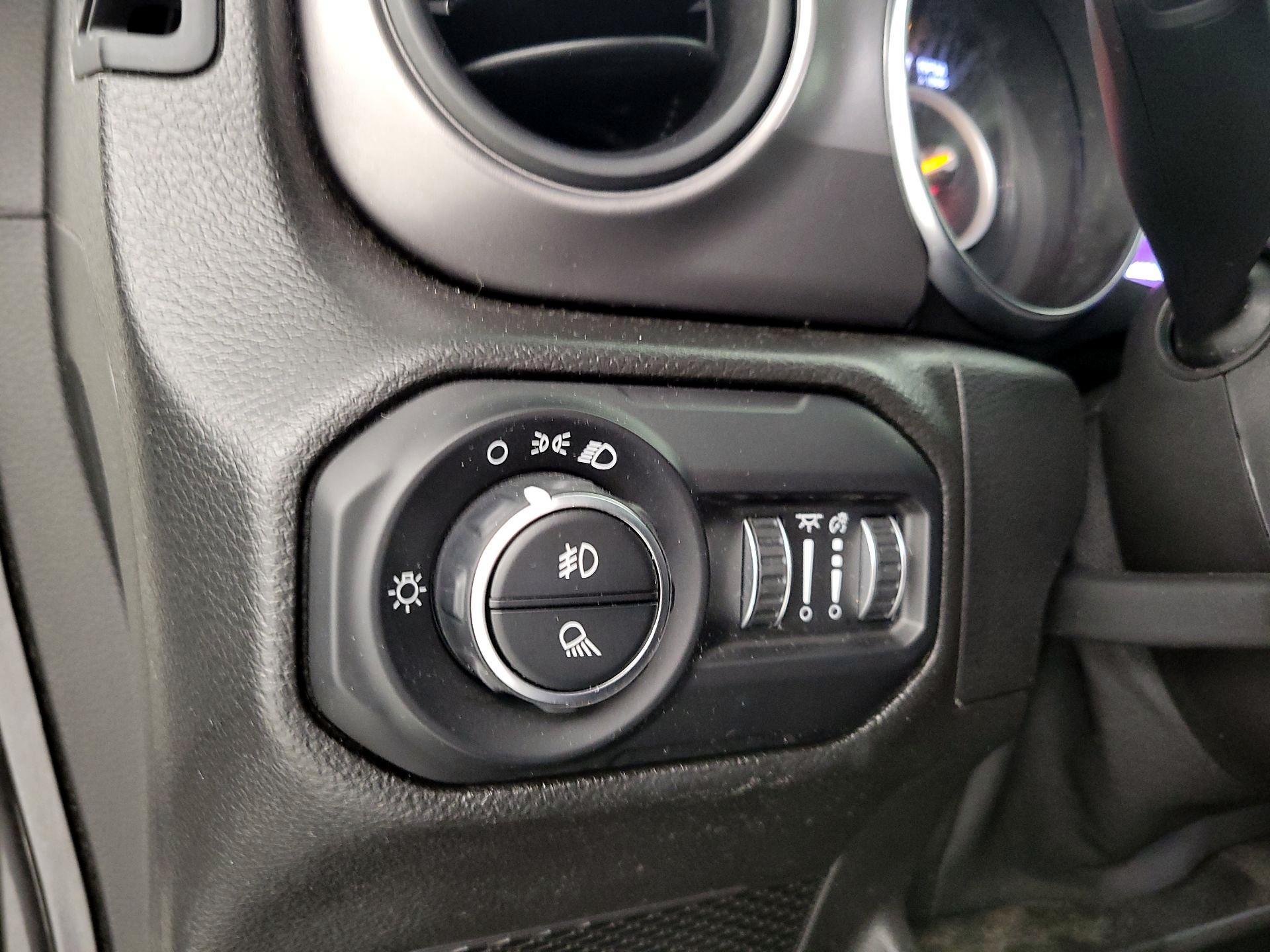 Thumbnail: 2021 Jeep Gladiator - 13