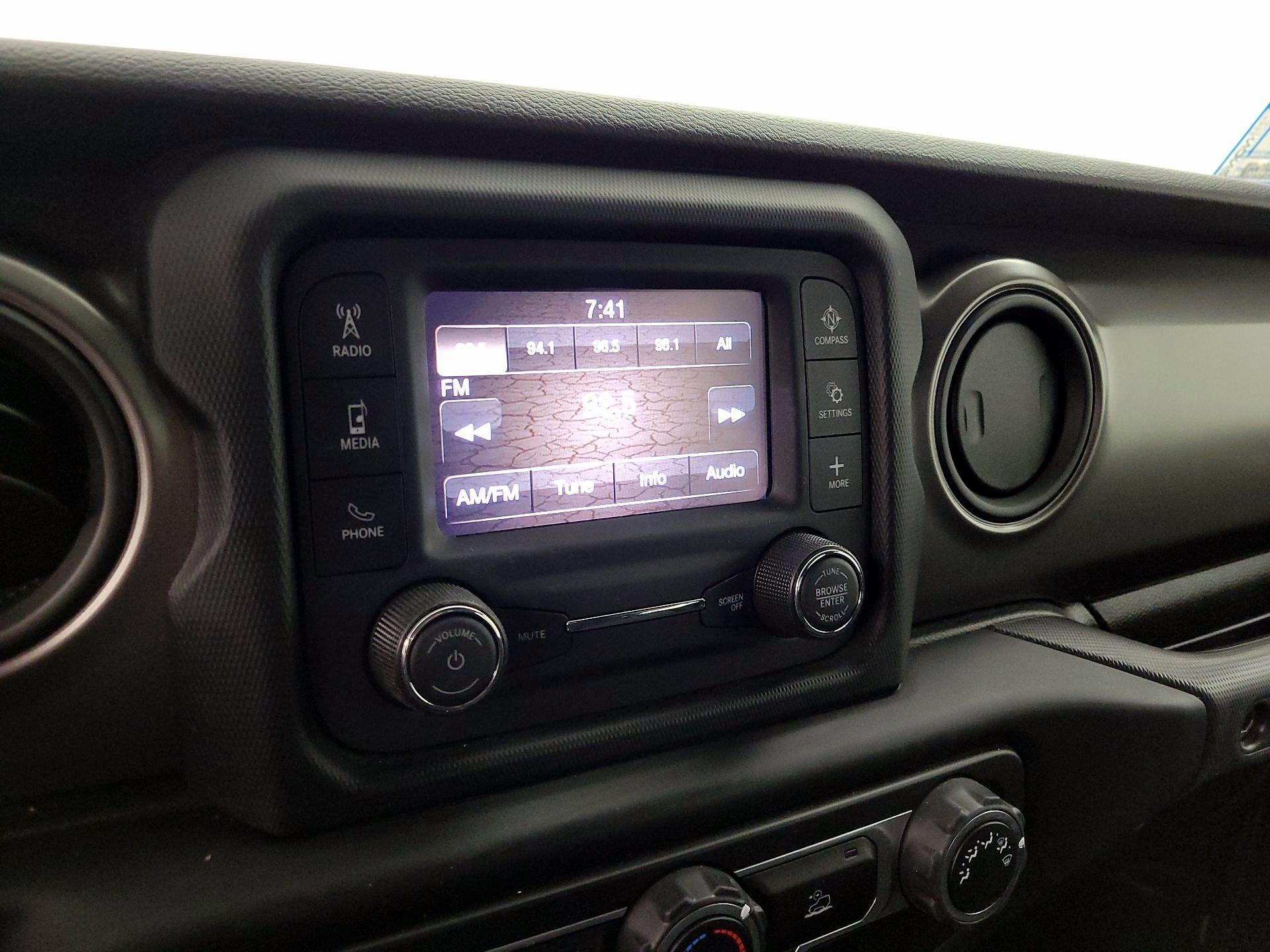 Thumbnail: 2021 Jeep Gladiator - 16