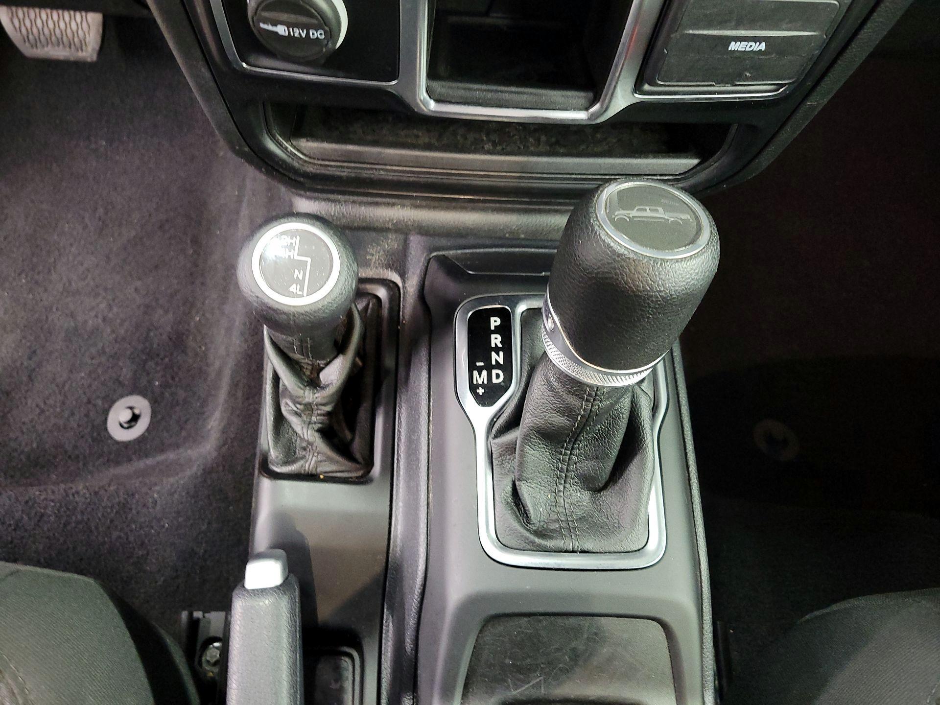 Thumbnail: 2021 Jeep Gladiator - 18