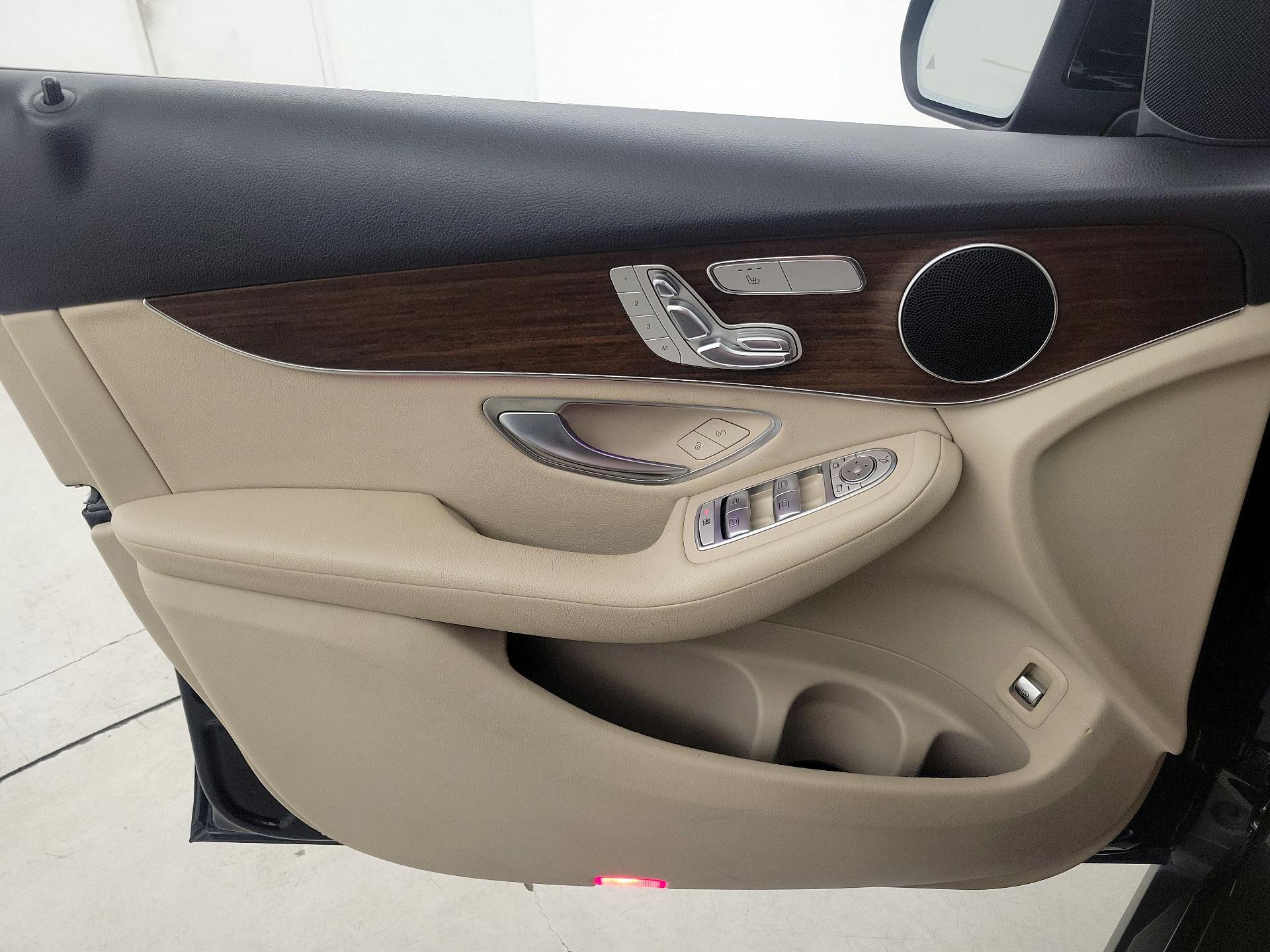 Thumbnail: 2022 Mercedes-Benz GLC - 12