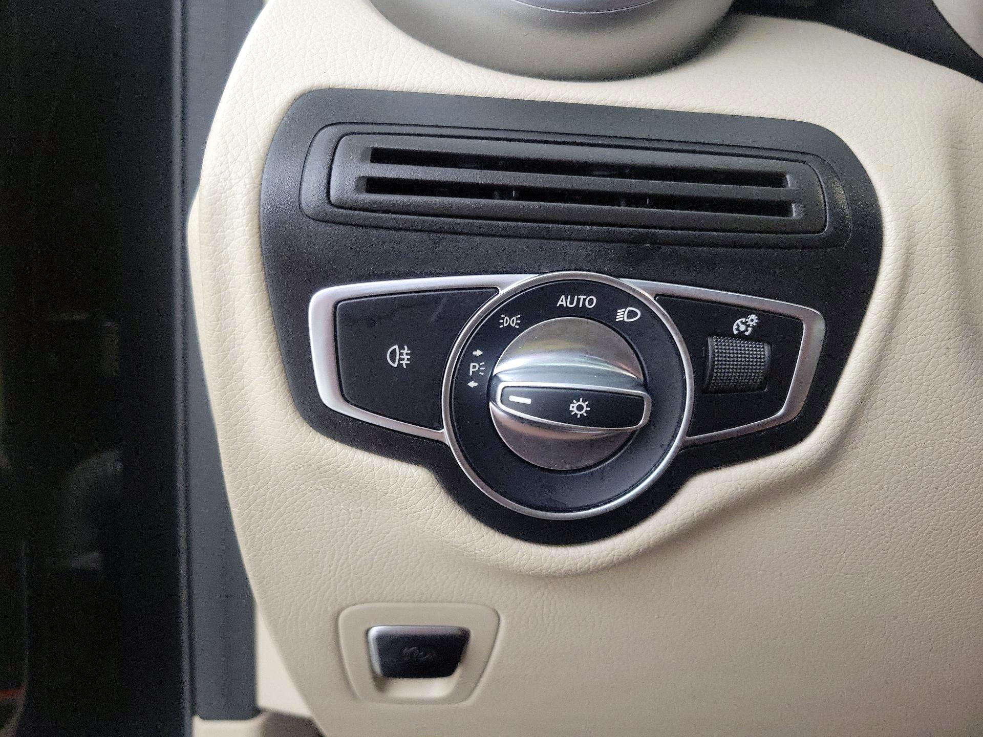 Thumbnail: 2022 Mercedes-Benz GLC - 13