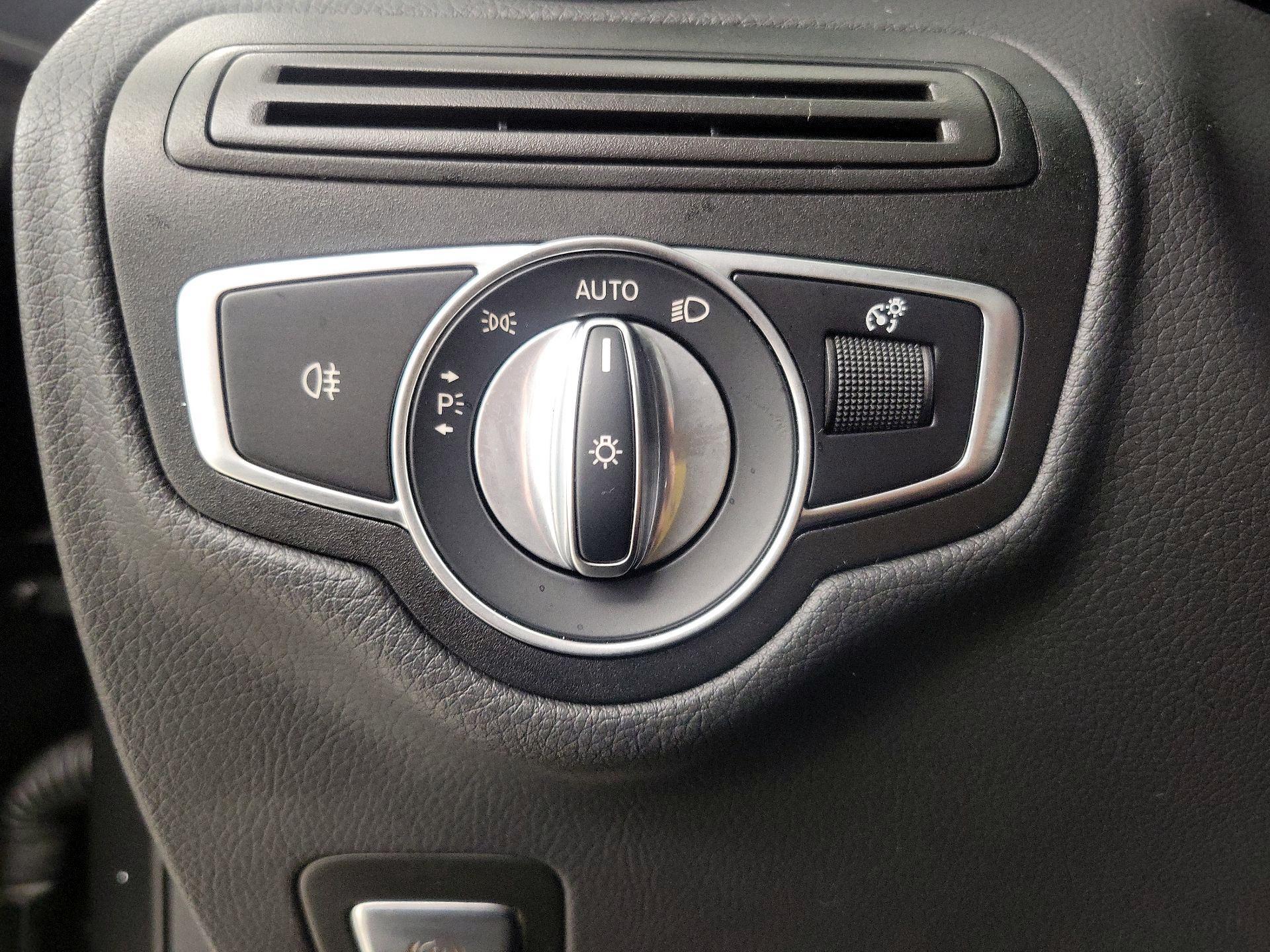 Thumbnail: 2022 Mercedes-Benz GLC - 13