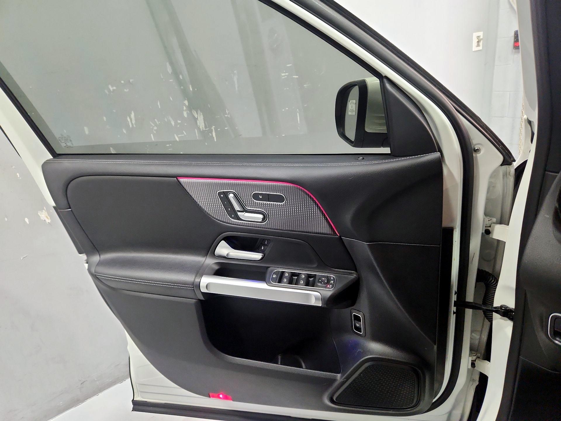 Thumbnail: 2021 Mercedes-Benz GLB - 12