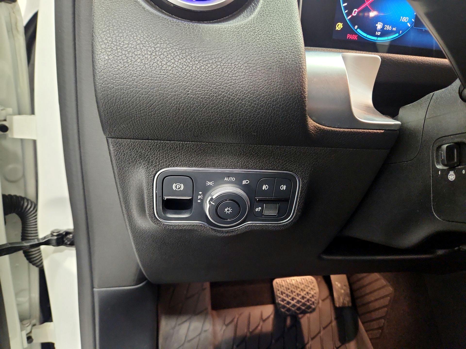 Thumbnail: 2021 Mercedes-Benz GLB - 13