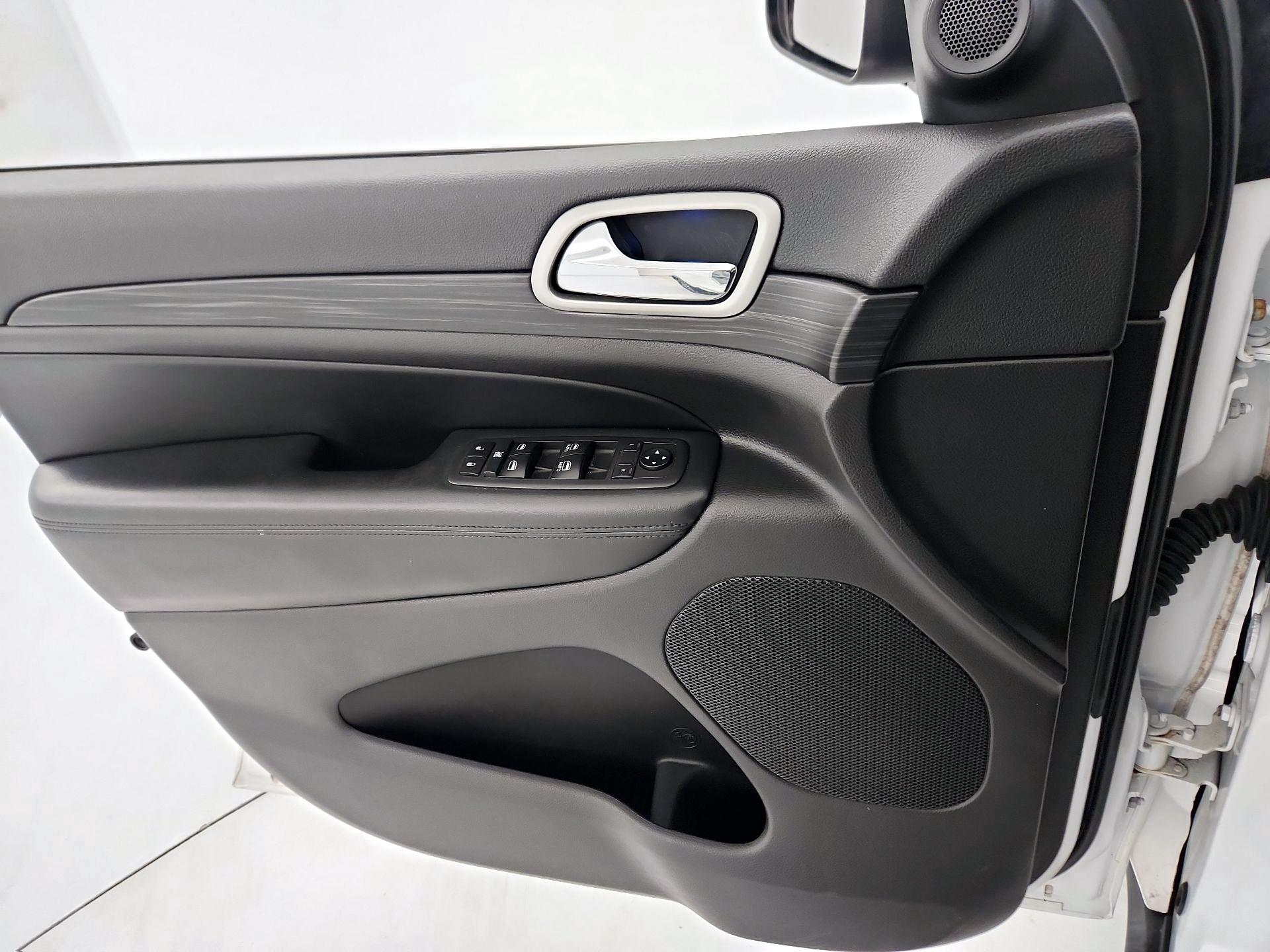 Thumbnail: 2020 Jeep Grand Cherokee - 12