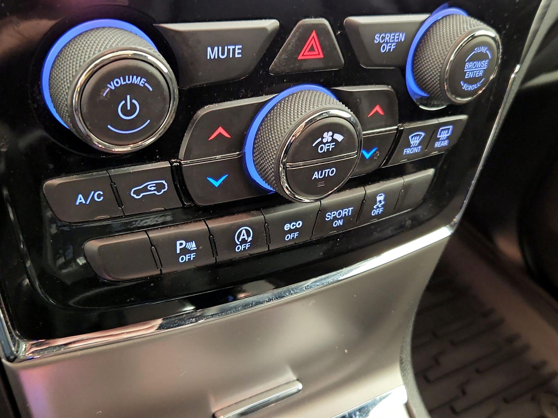 Thumbnail: 2020 Jeep Grand Cherokee - 17