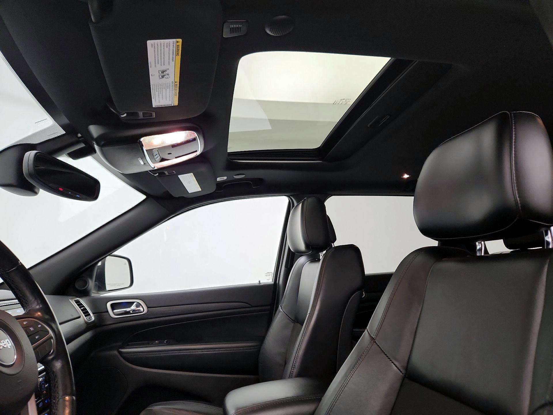 Thumbnail: 2020 Jeep Grand Cherokee - 20