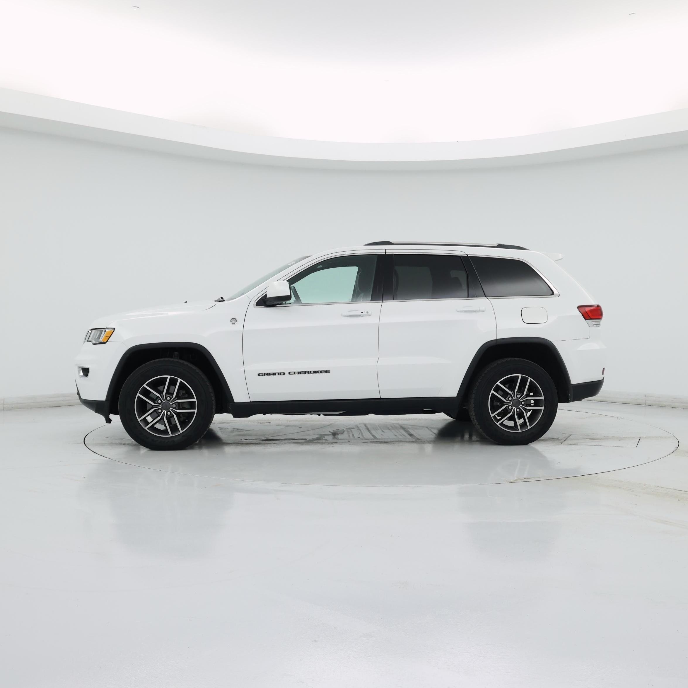 Thumbnail: 2020 Jeep Grand Cherokee - 3