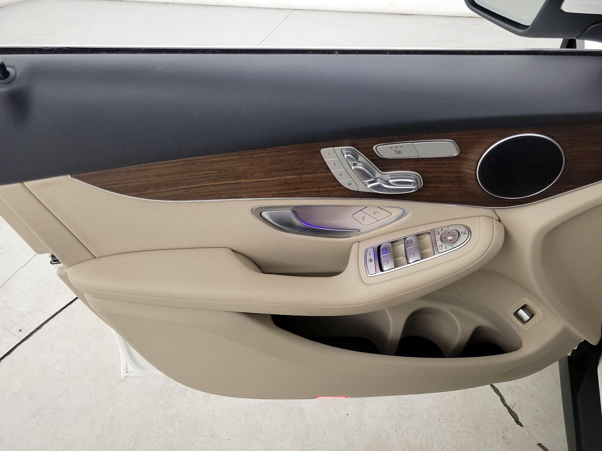 Thumbnail: 2022 Mercedes-Benz GLC - 12