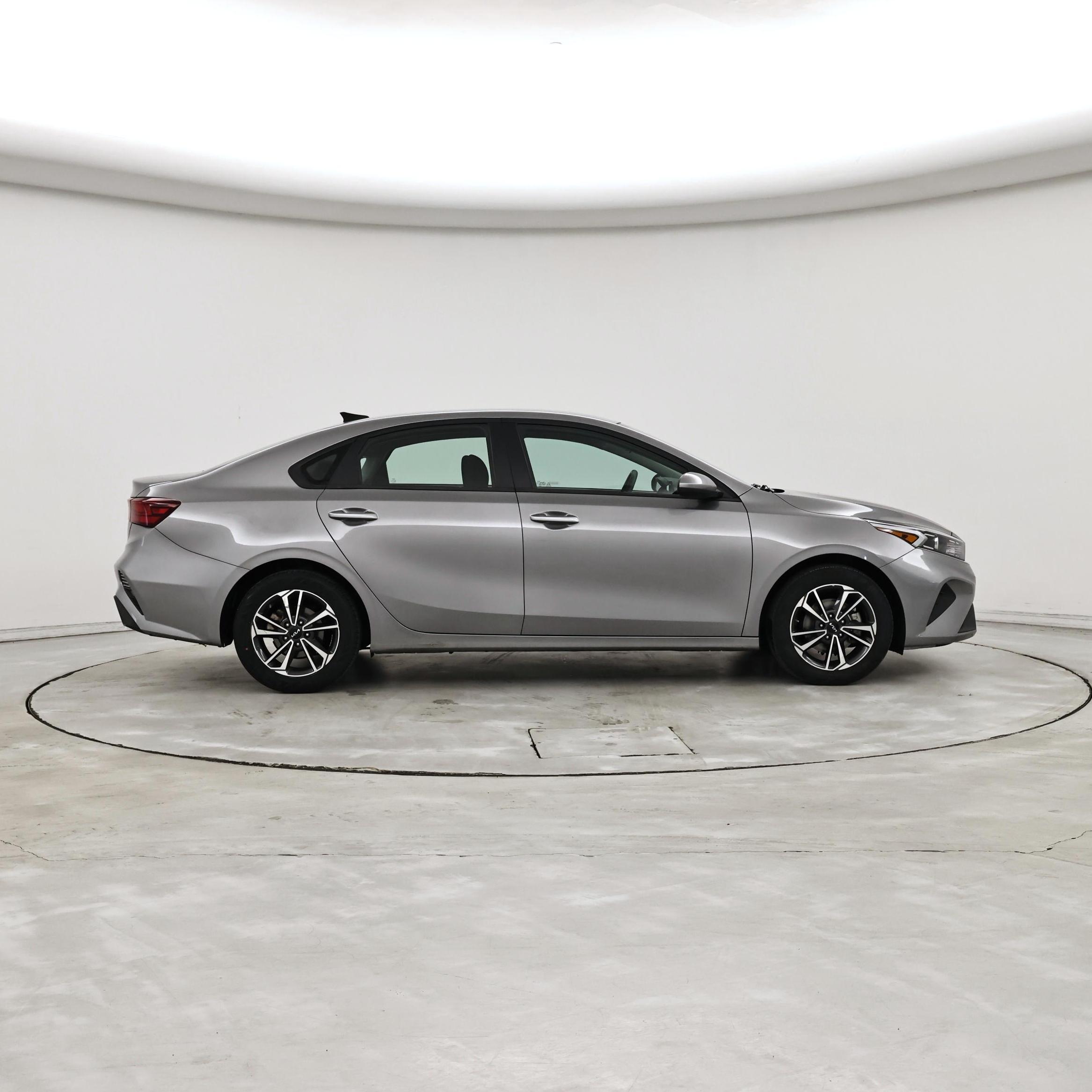 Thumbnail: 2024 Kia Forte - 7