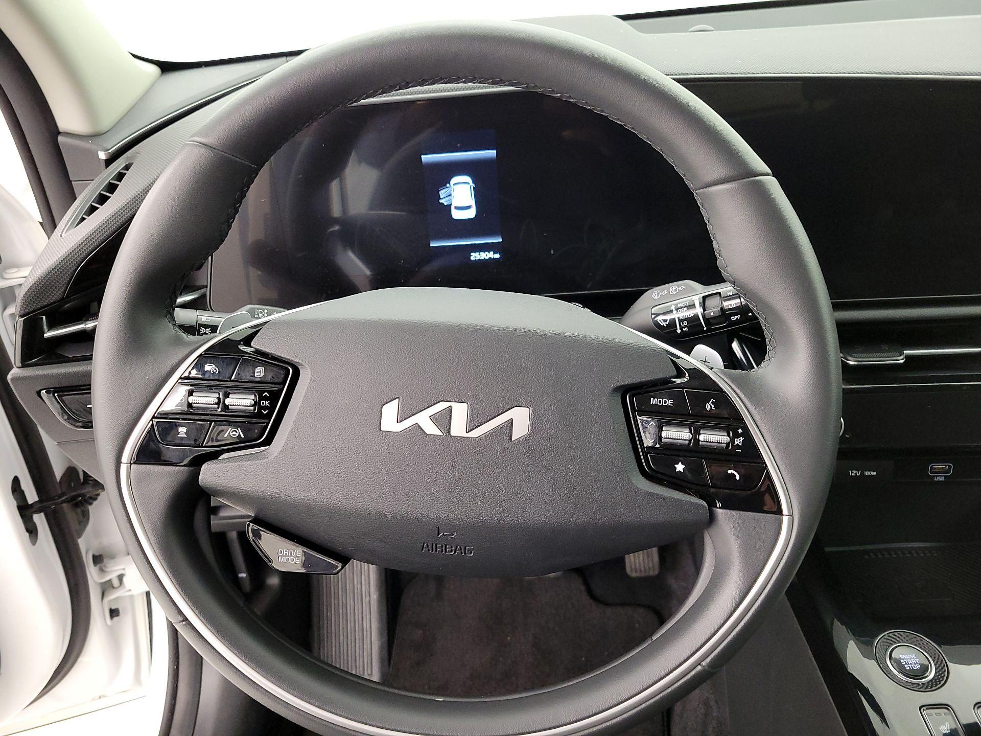 Thumbnail: 2023 Kia Niro - 10