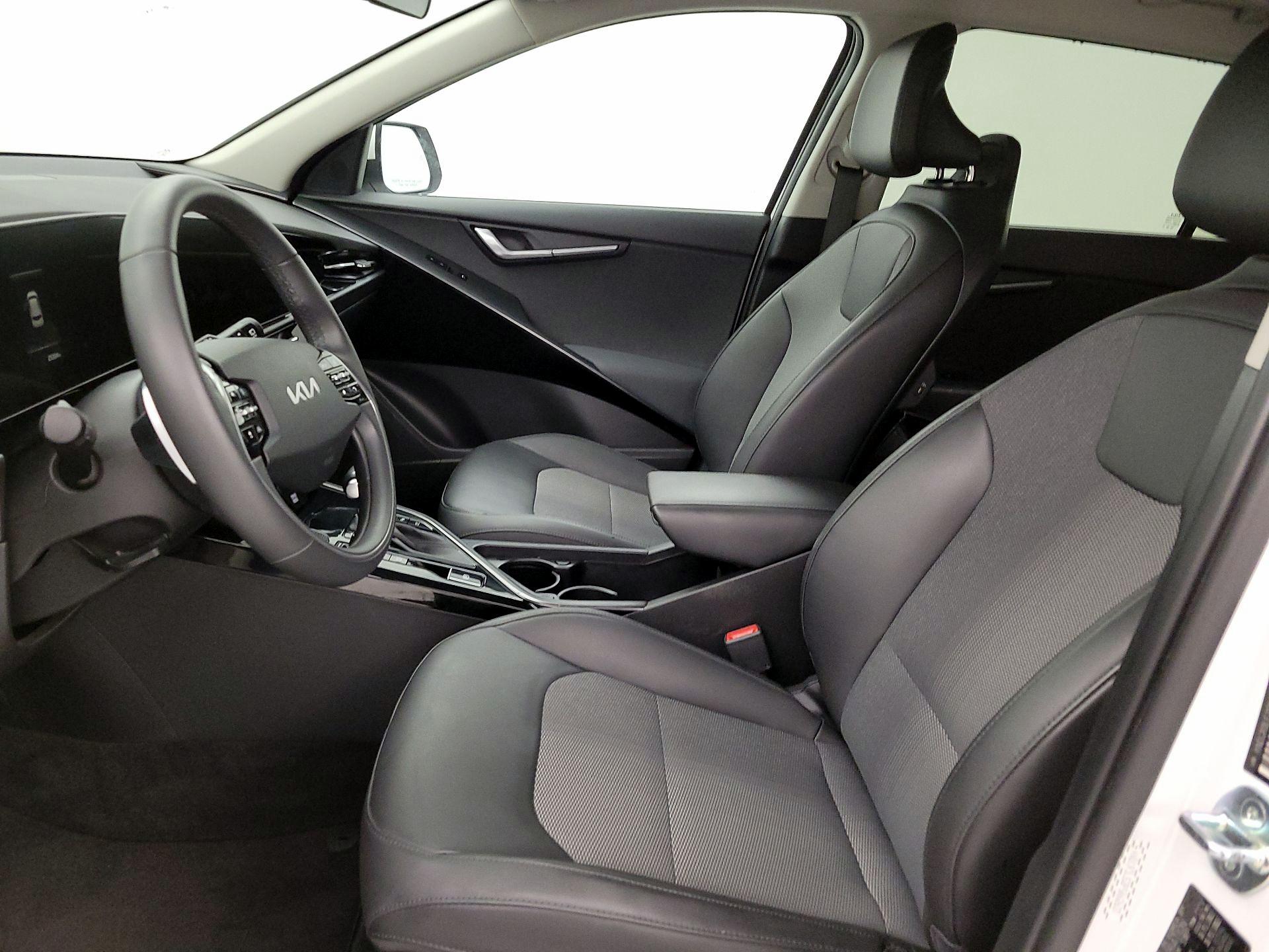 Thumbnail: 2023 Kia Niro - 11