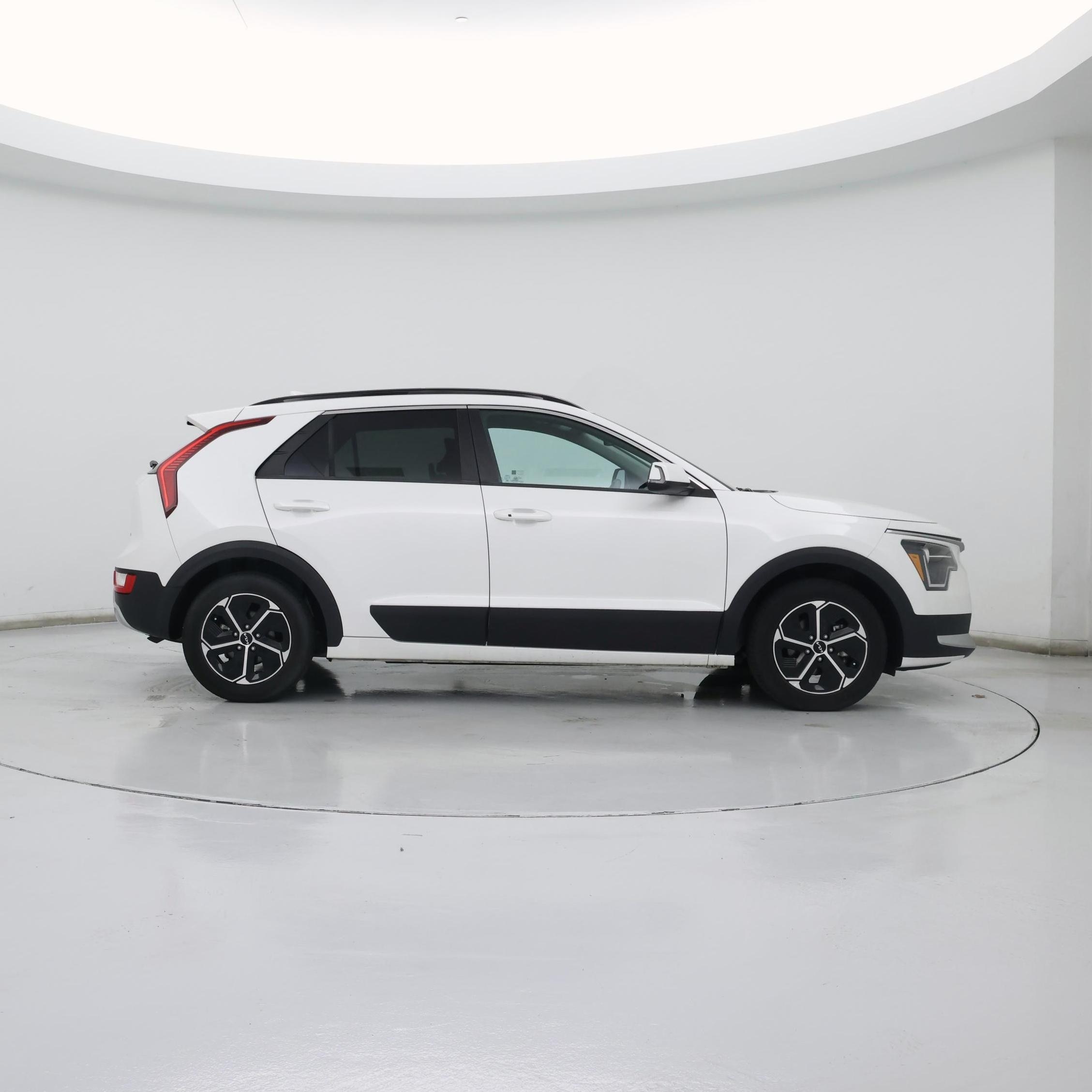 Thumbnail: 2023 Kia Niro - 7
