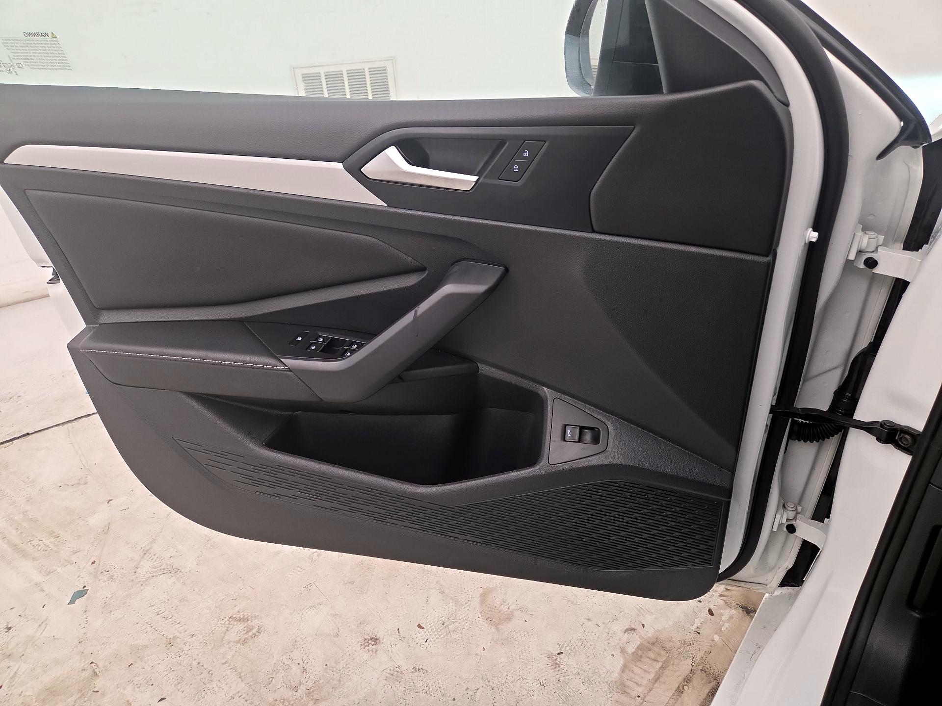 Thumbnail: 2025 Volkswagen Jetta - 12