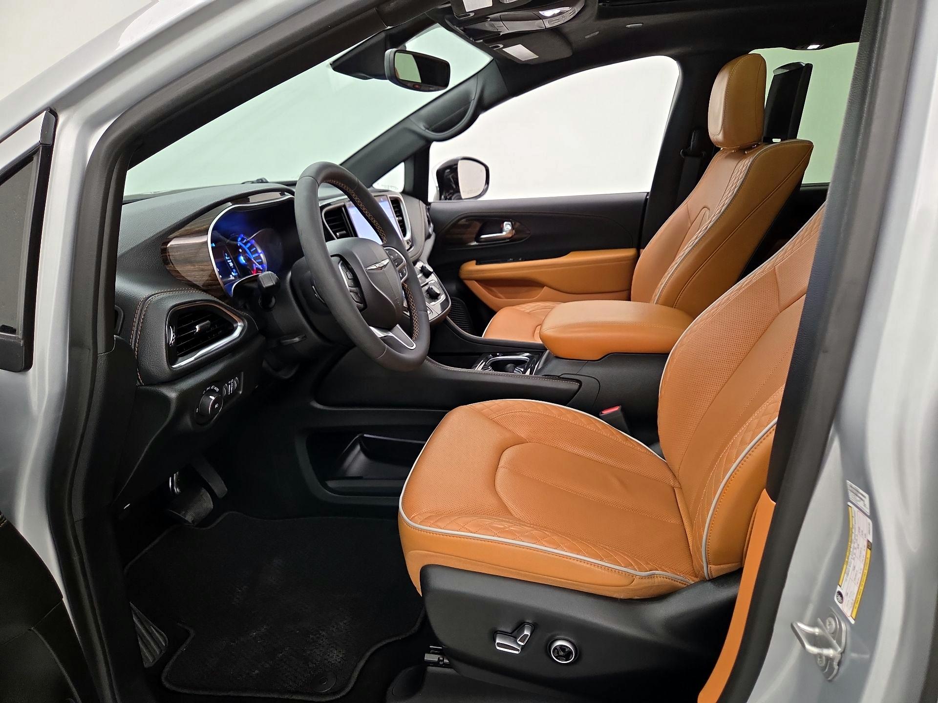 Thumbnail: 2023 Chrysler Pacifica - 11