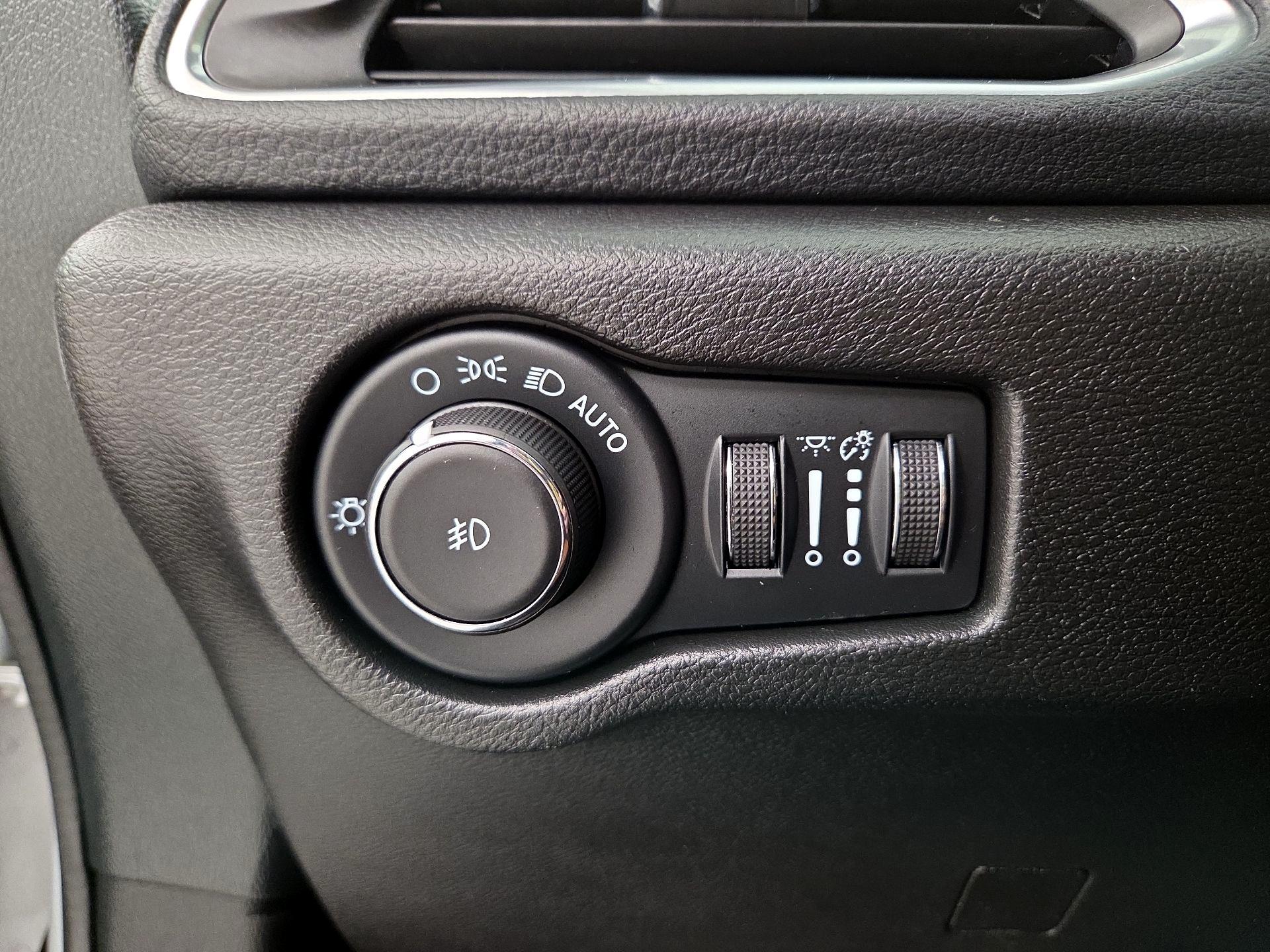 Thumbnail: 2023 Chrysler Pacifica - 13