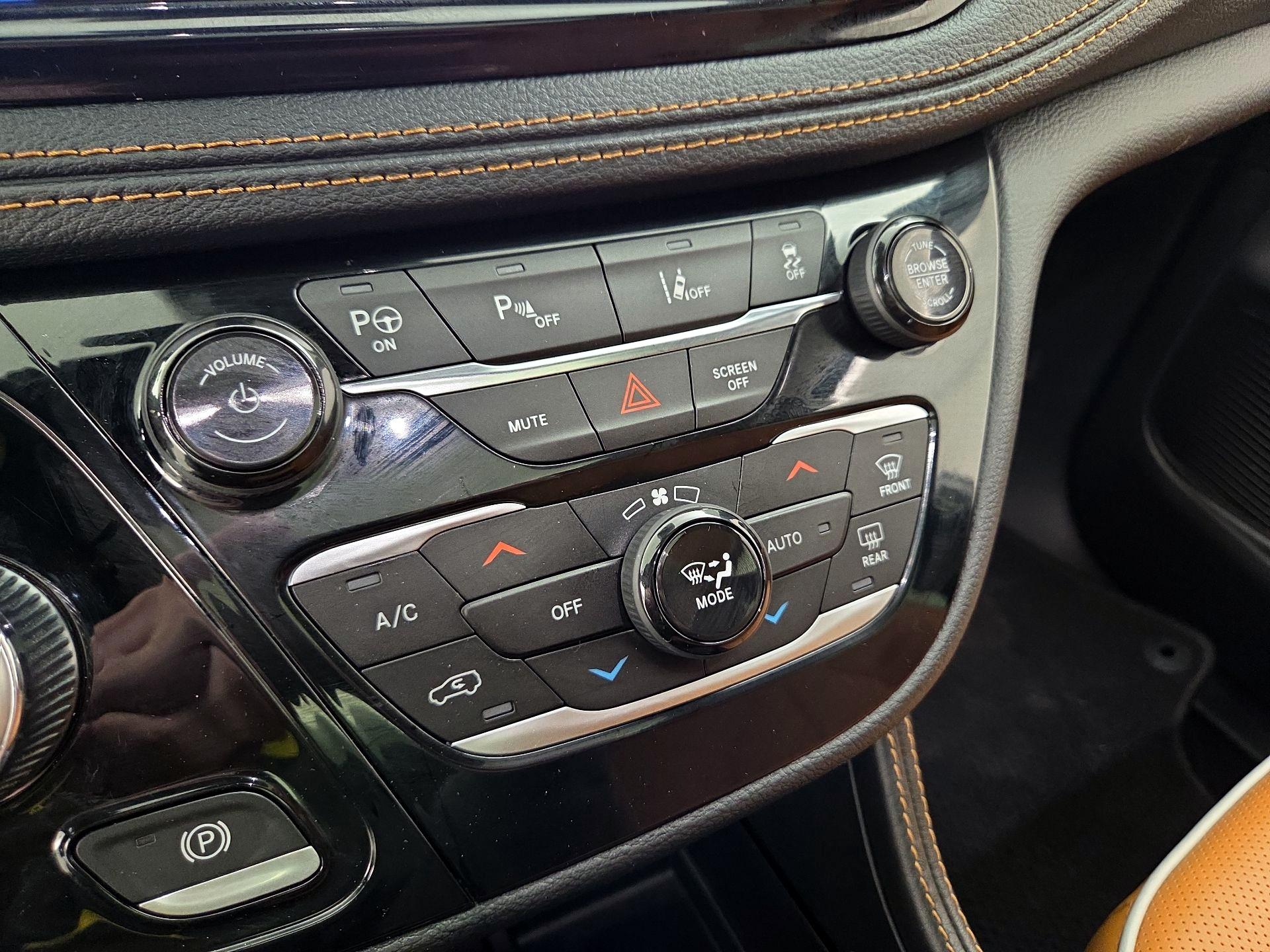 Thumbnail: 2023 Chrysler Pacifica - 17