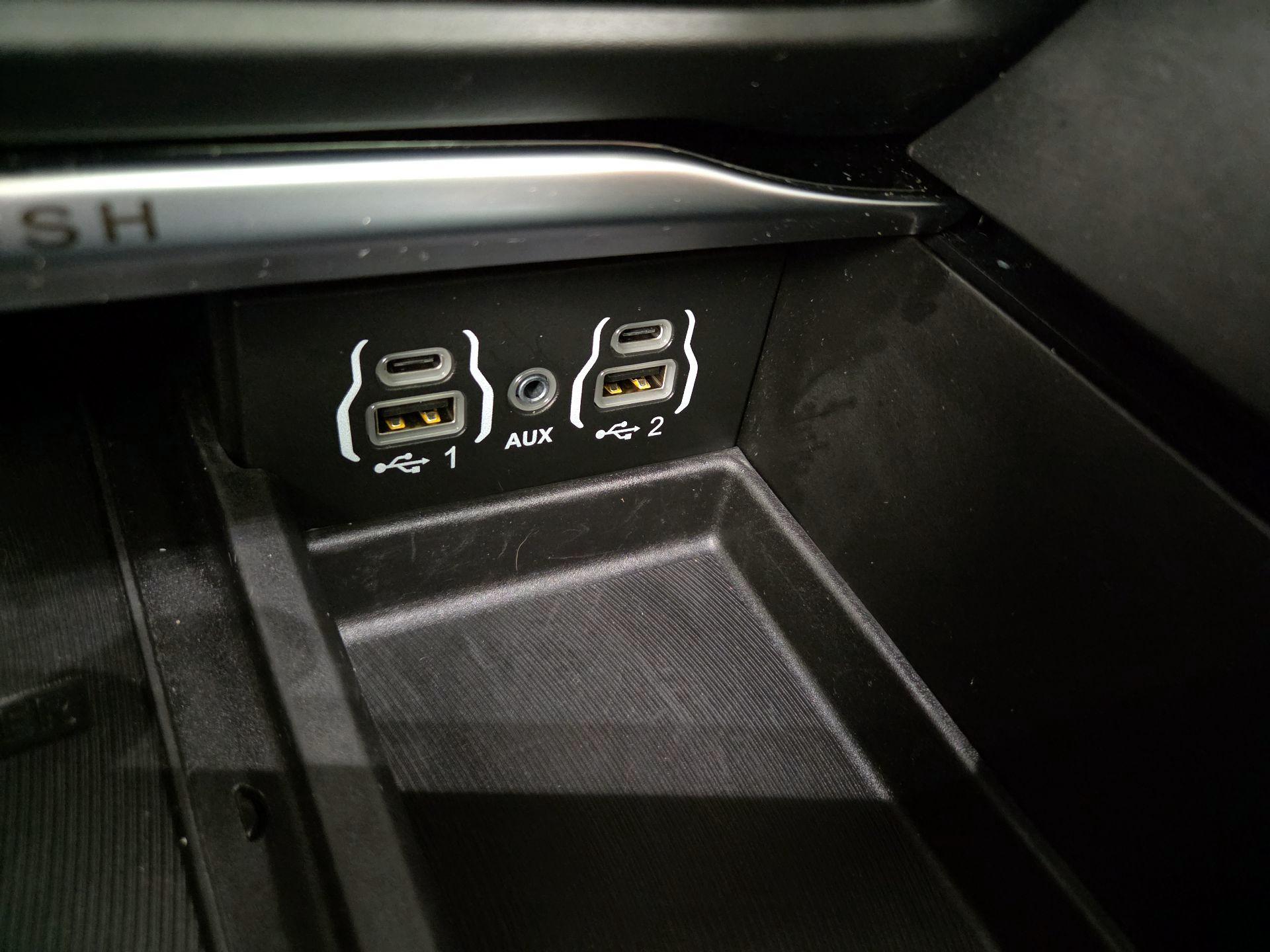 Thumbnail: 2023 Chrysler Pacifica - 19