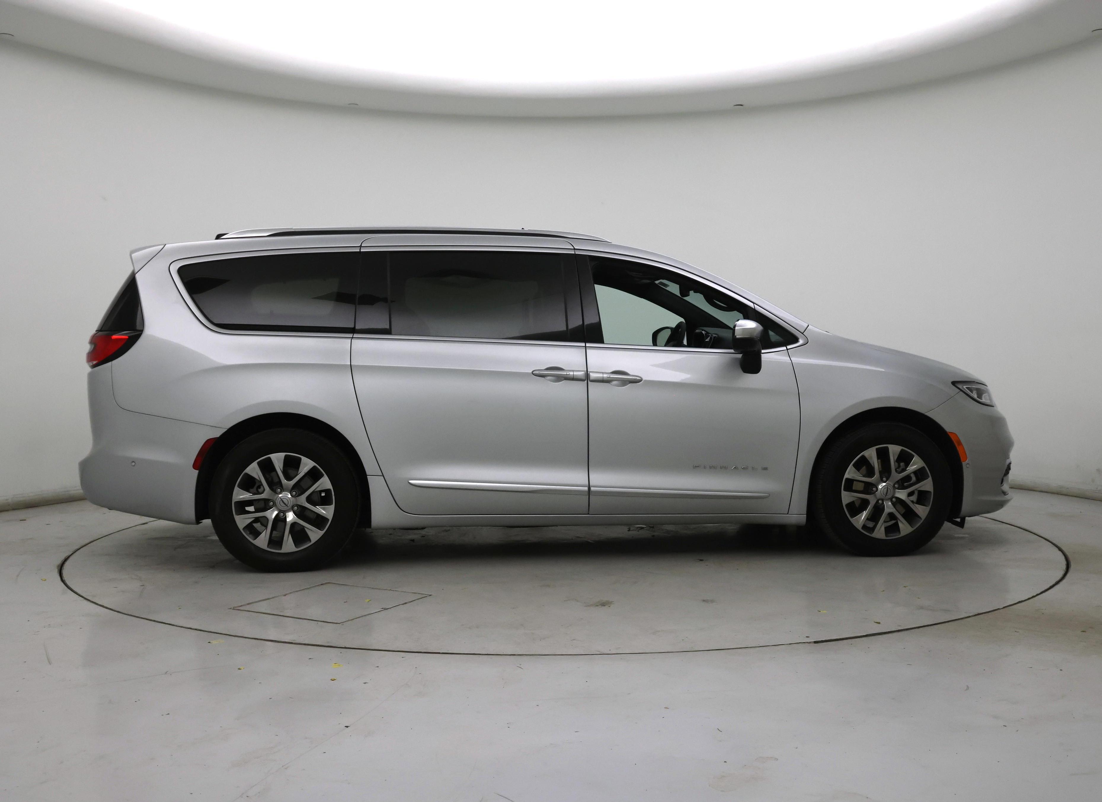 Thumbnail: 2023 Chrysler Pacifica - 7